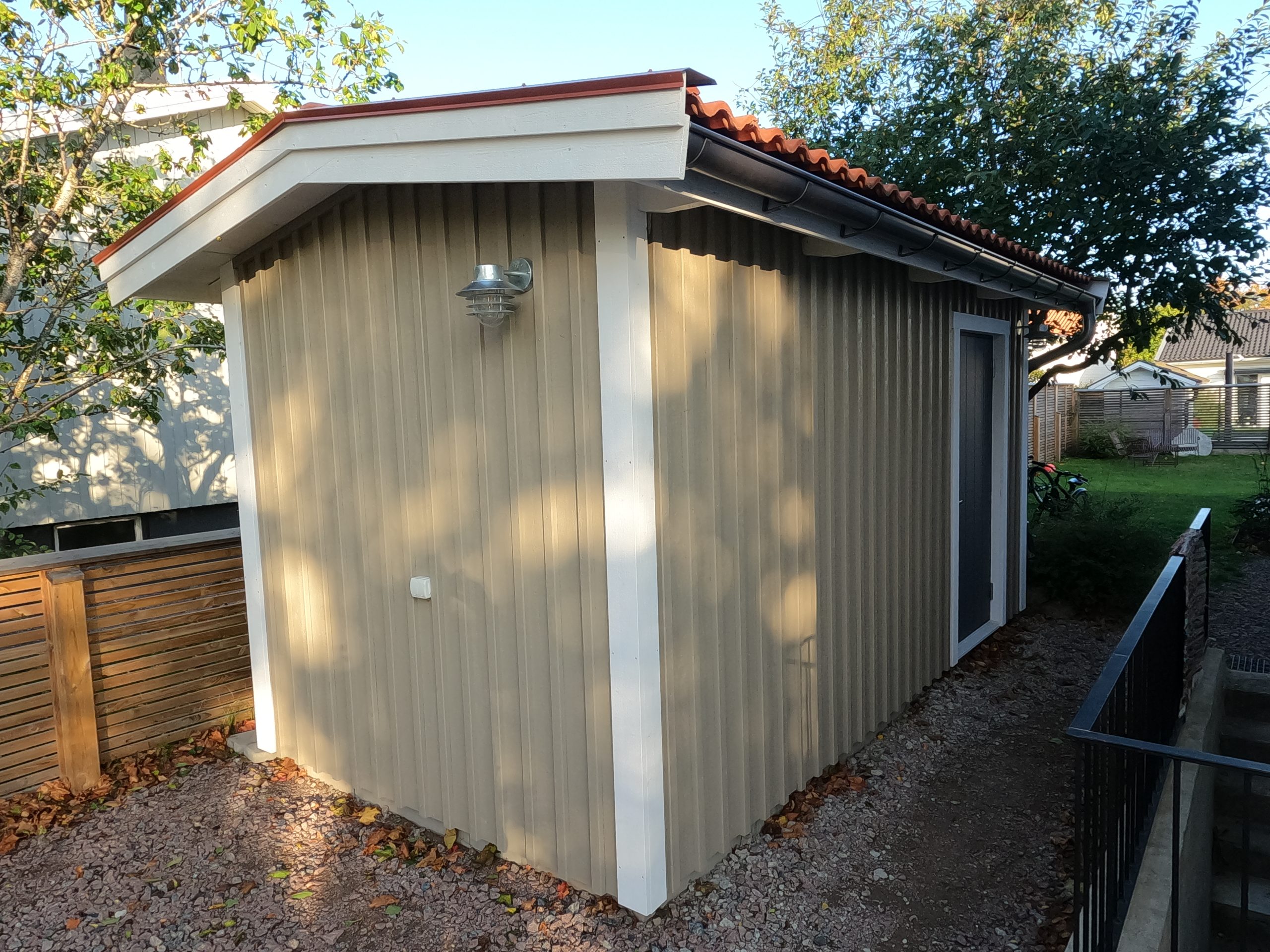 Redskapsskjul på gjuten platta