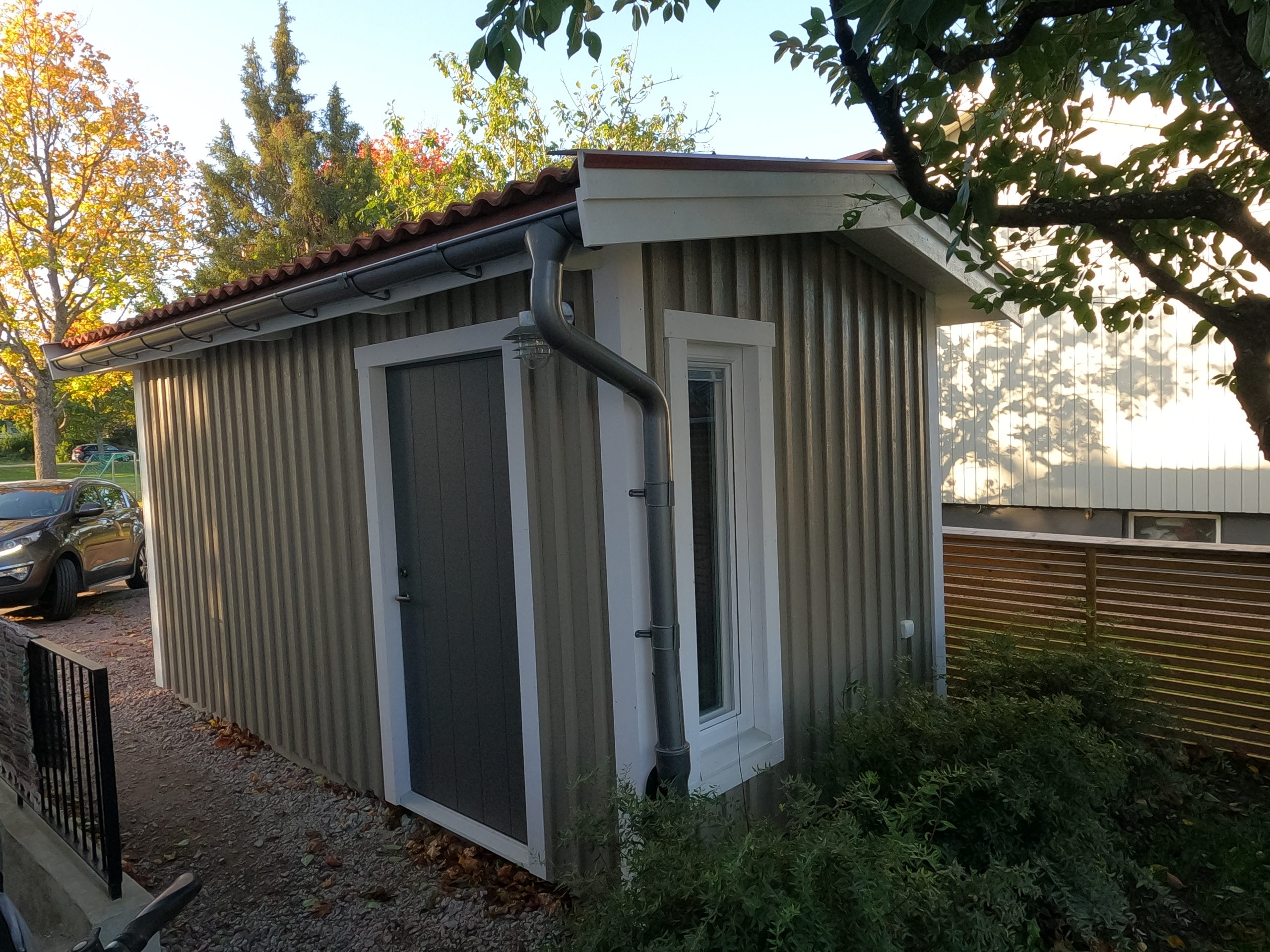 Redskapsskjul på gjuten platta