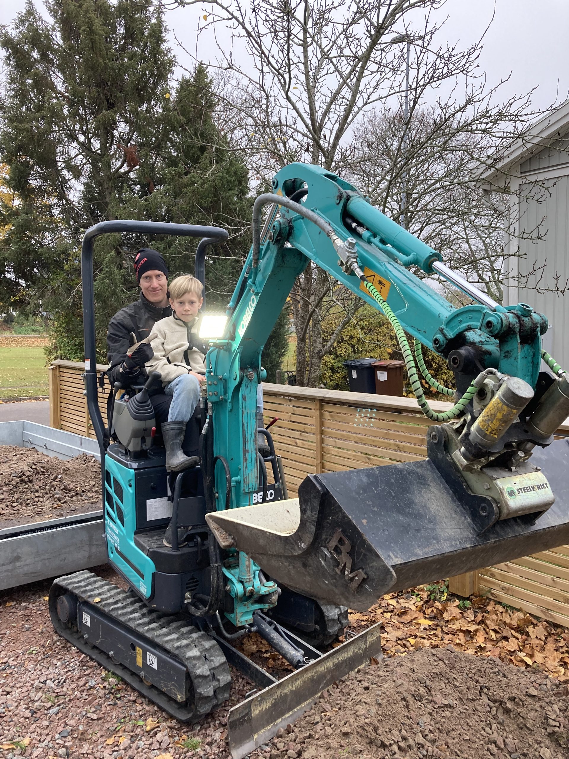 Redskapsskjul på gjuten platta