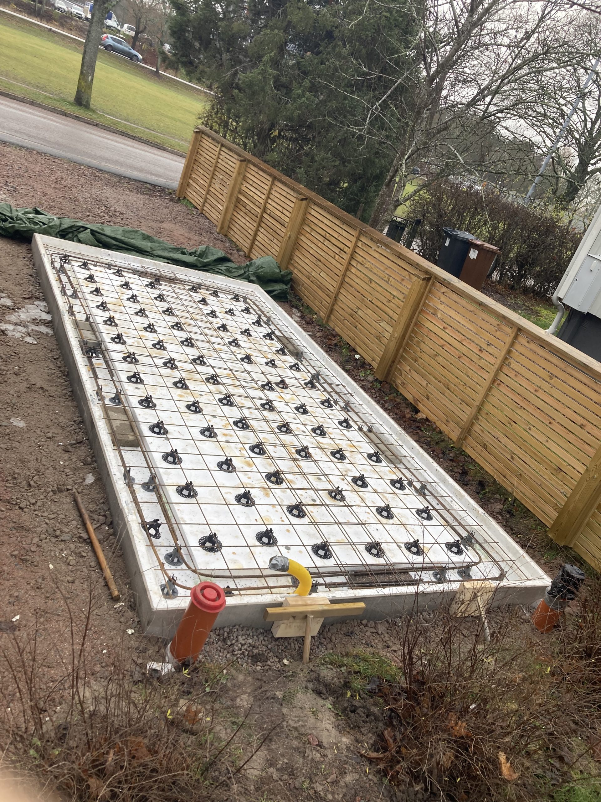 Redskapsskjul på gjuten platta