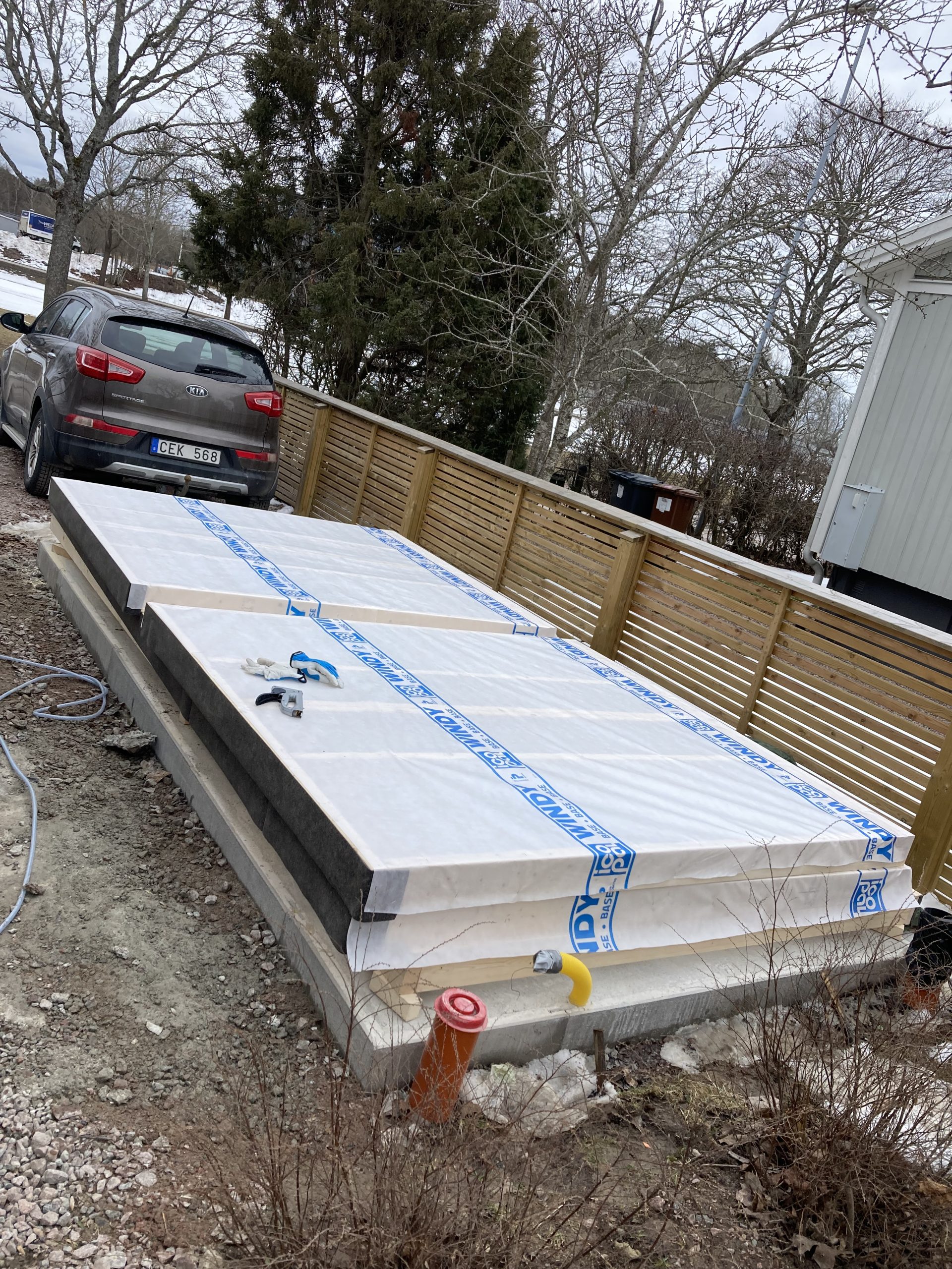 Redskapsskjul på gjuten platta