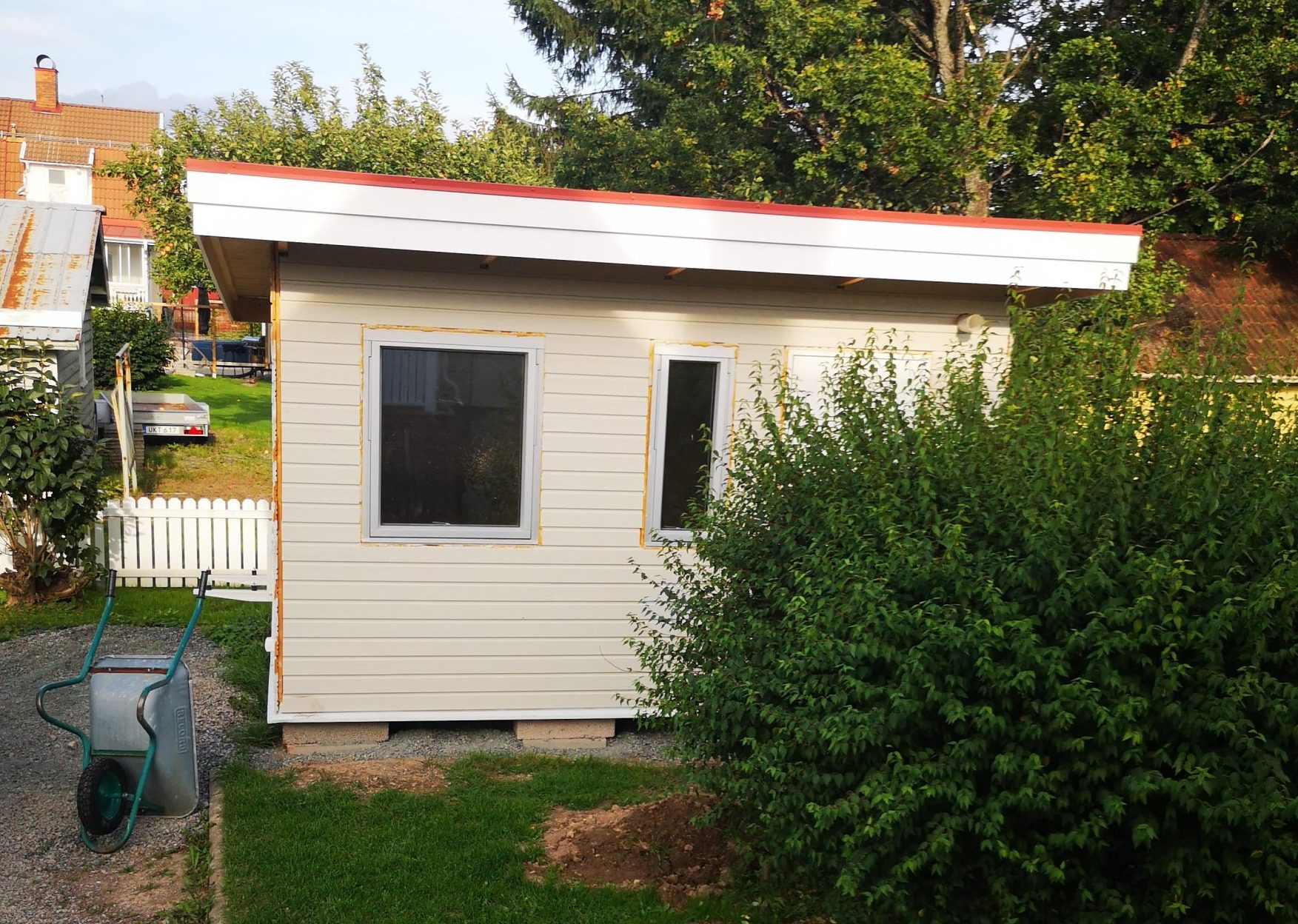 Trädgårdsförråd med pulpettak