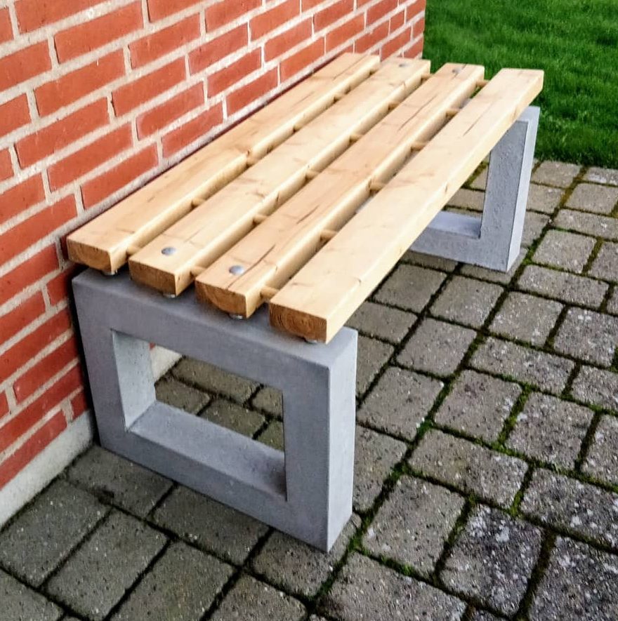 Træbænk med beton ben