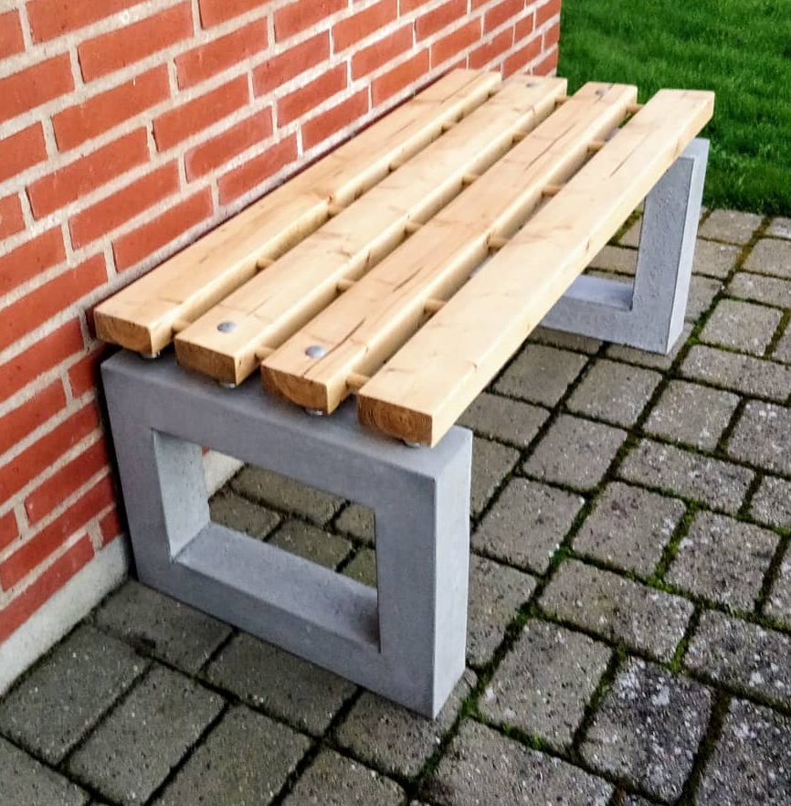 Träbänk med betongben