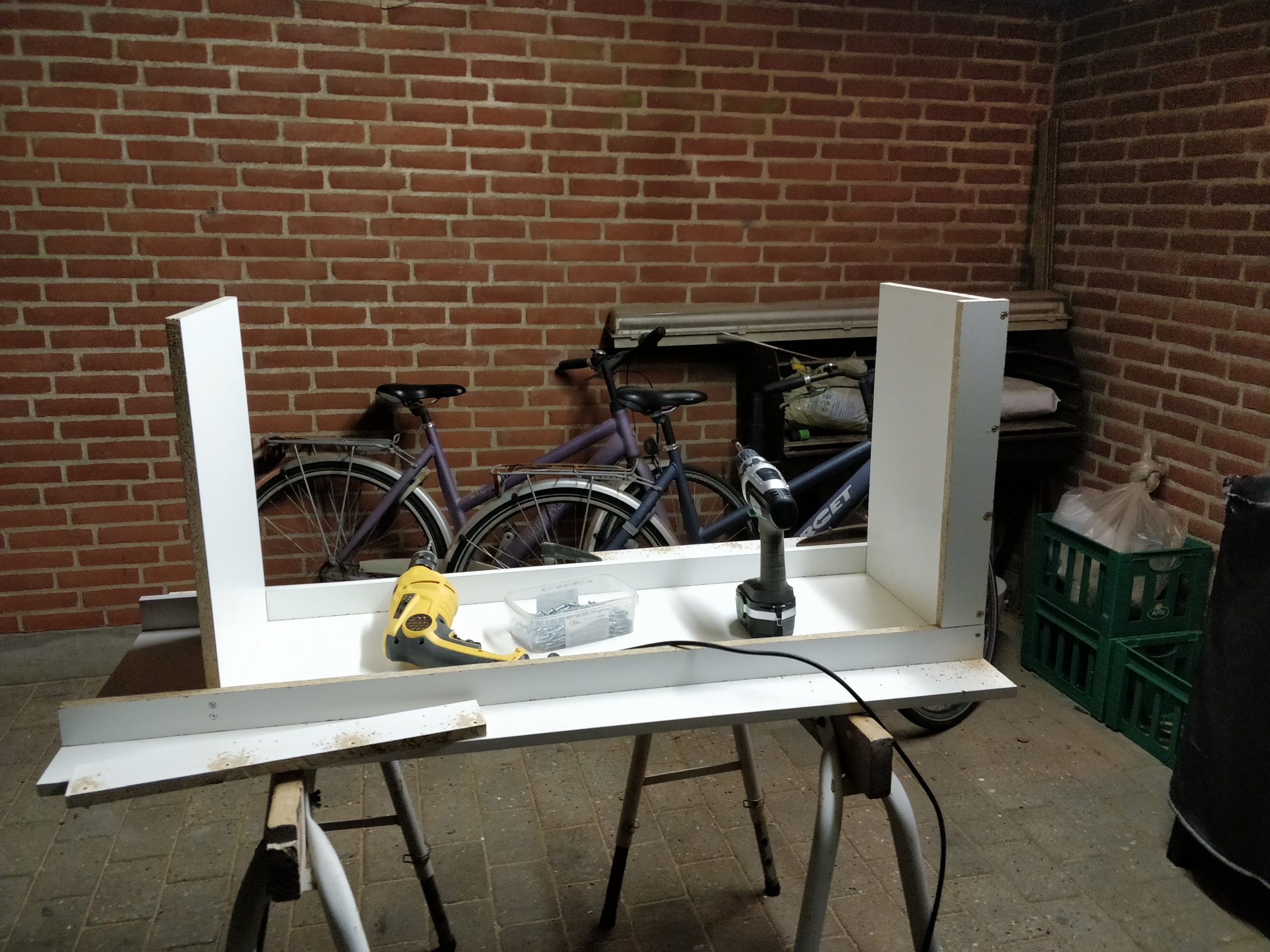 Betongbenk av fiberbetong