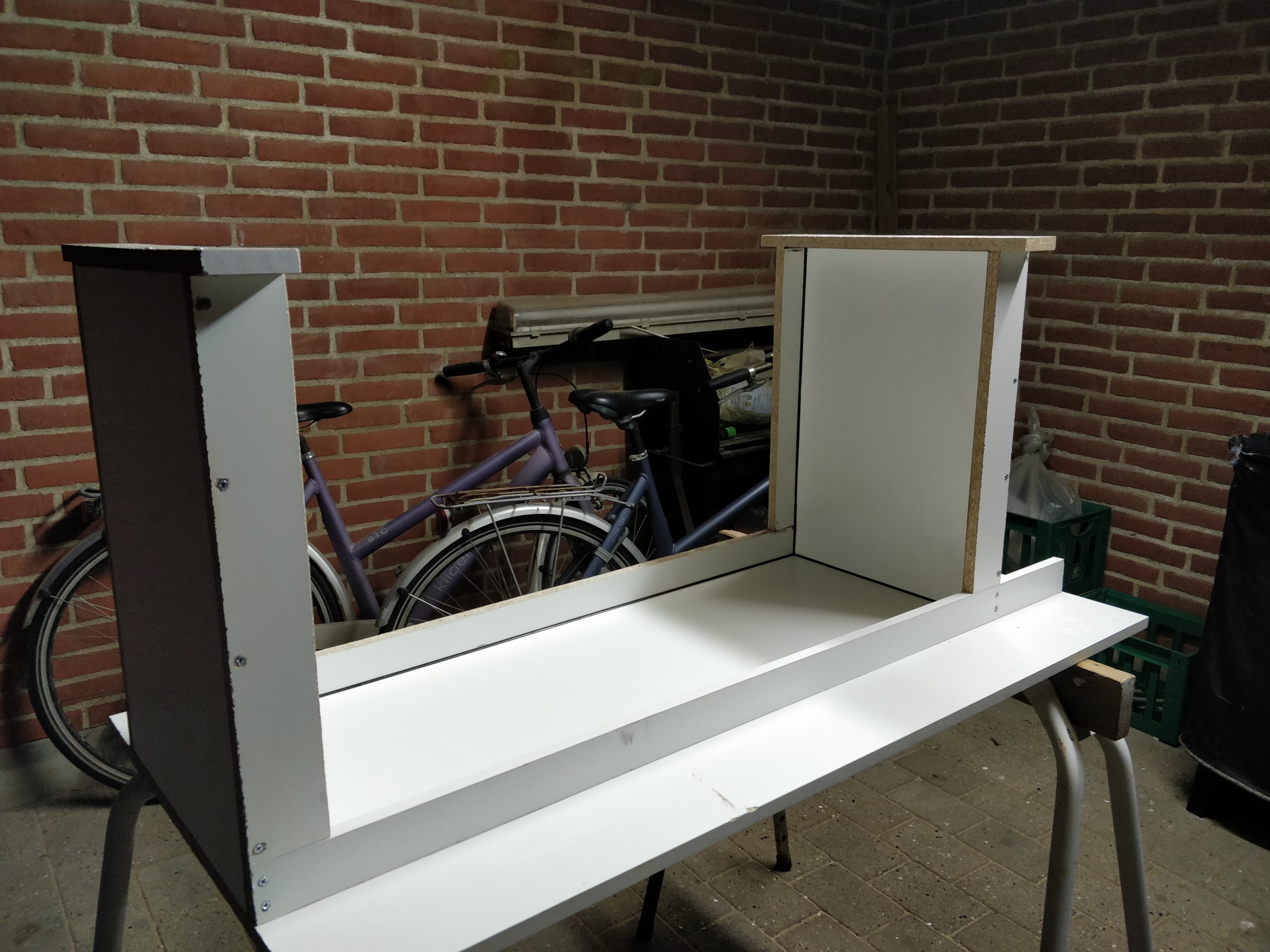 Betongbenk av fiberbetong