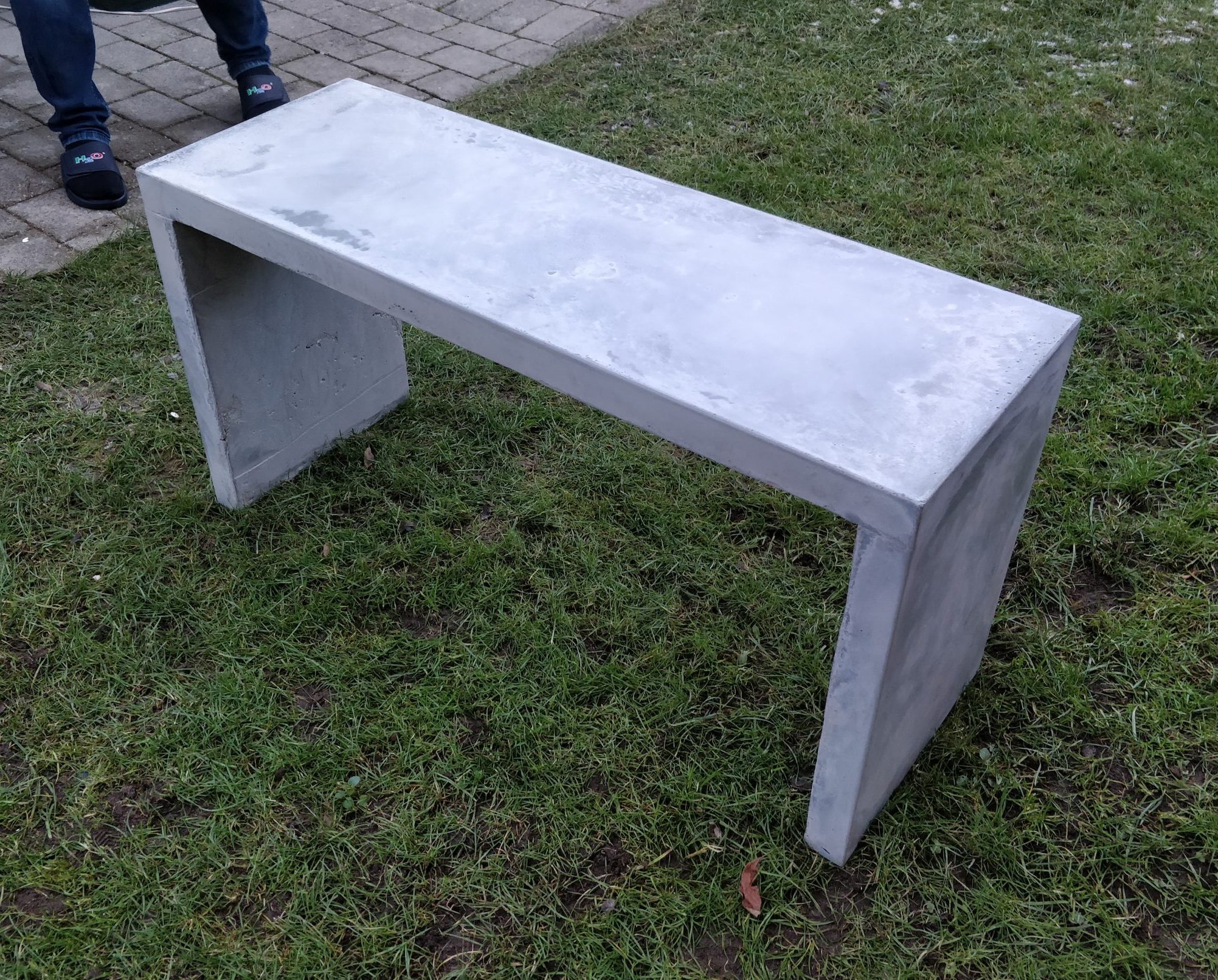 Betongbenk av fiberbetong