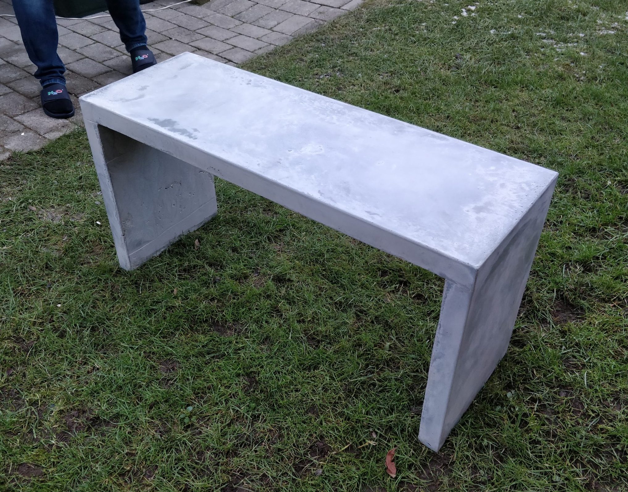 Betongbänk av fiberbetong