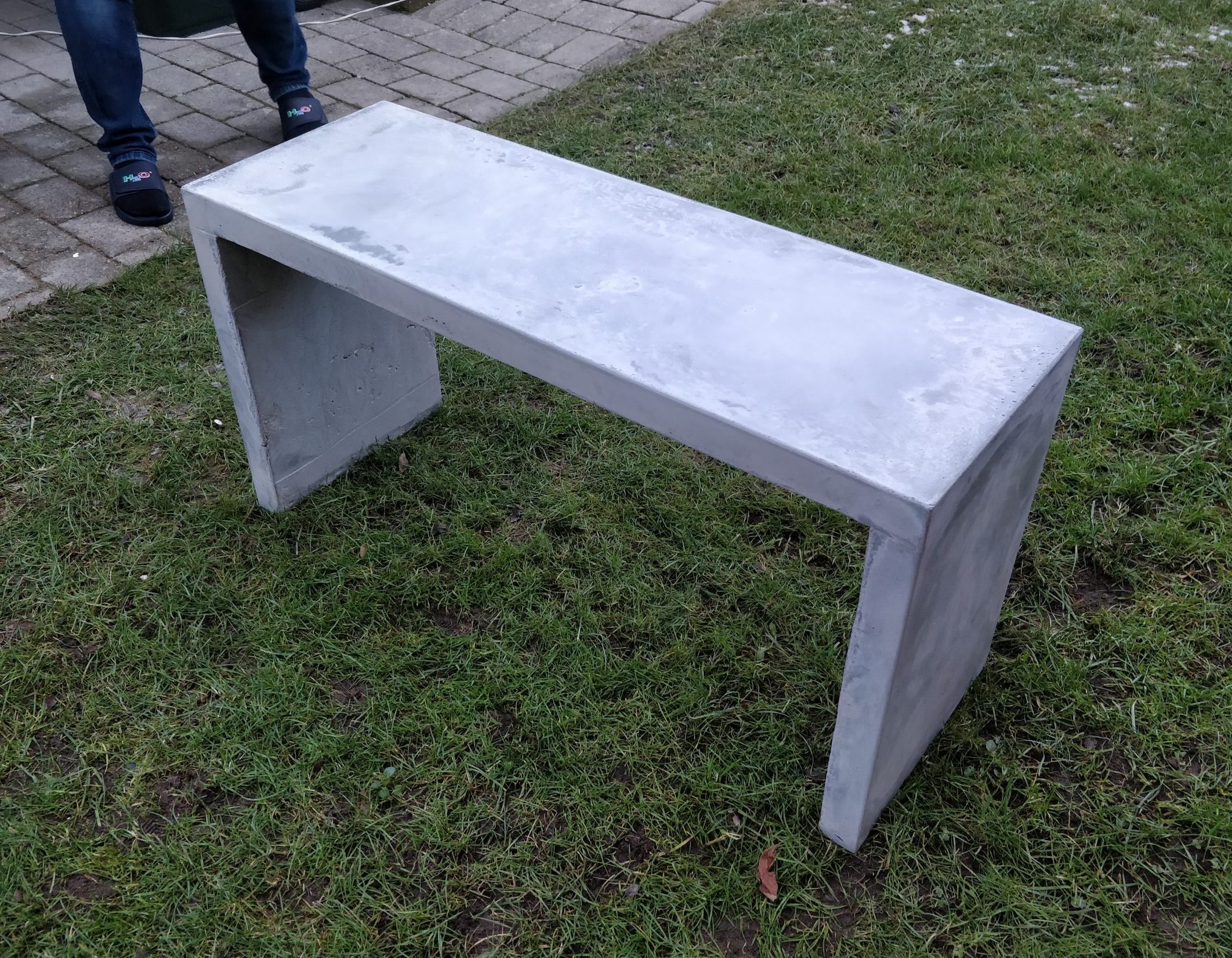 Betonipenkki kuitubetonista