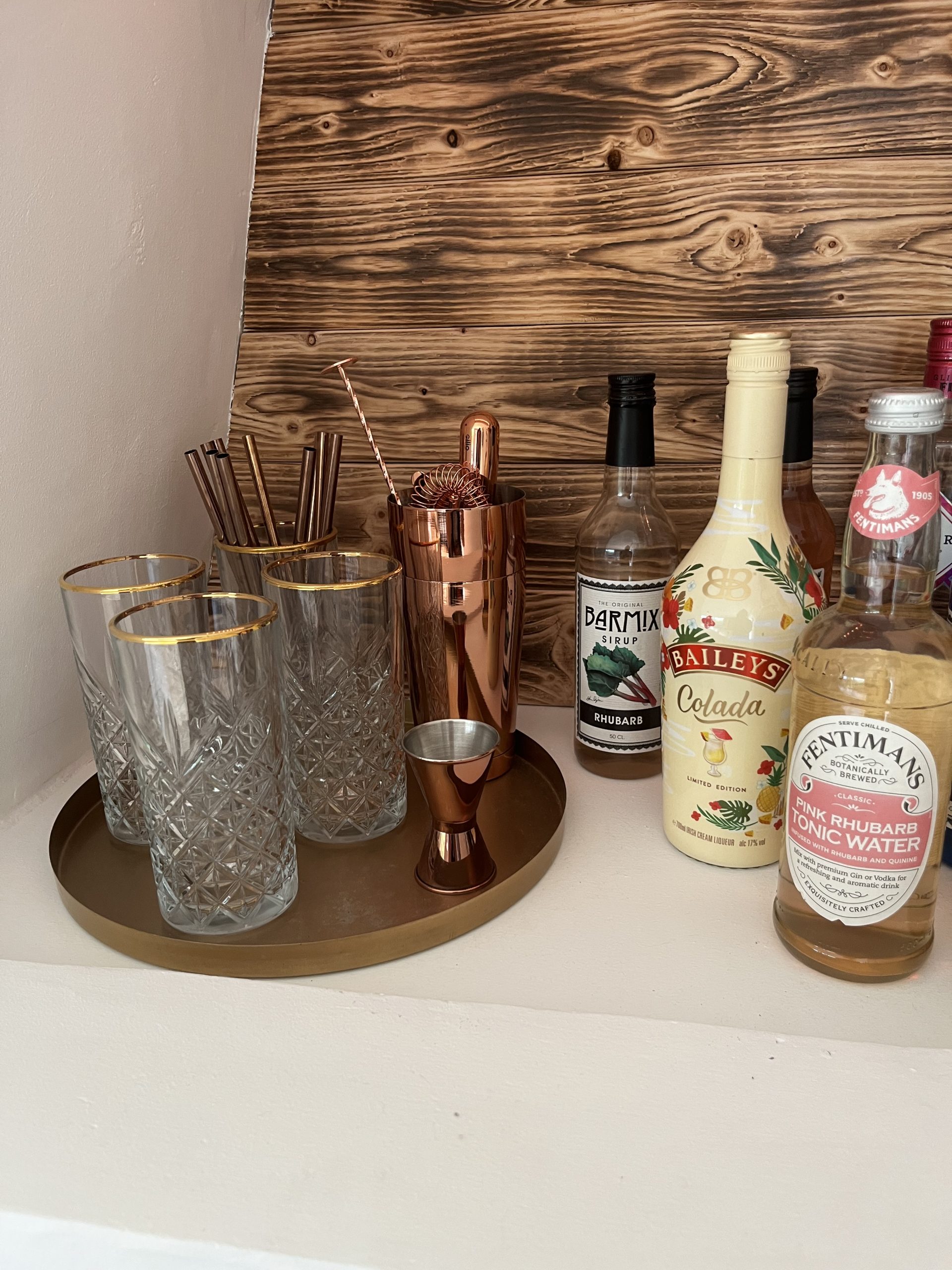 Barskap i nedlagt peis