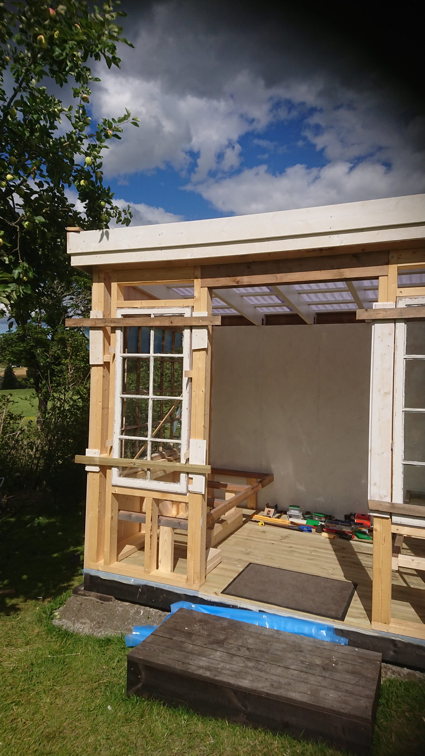 Litet uterum med fönster från 1865