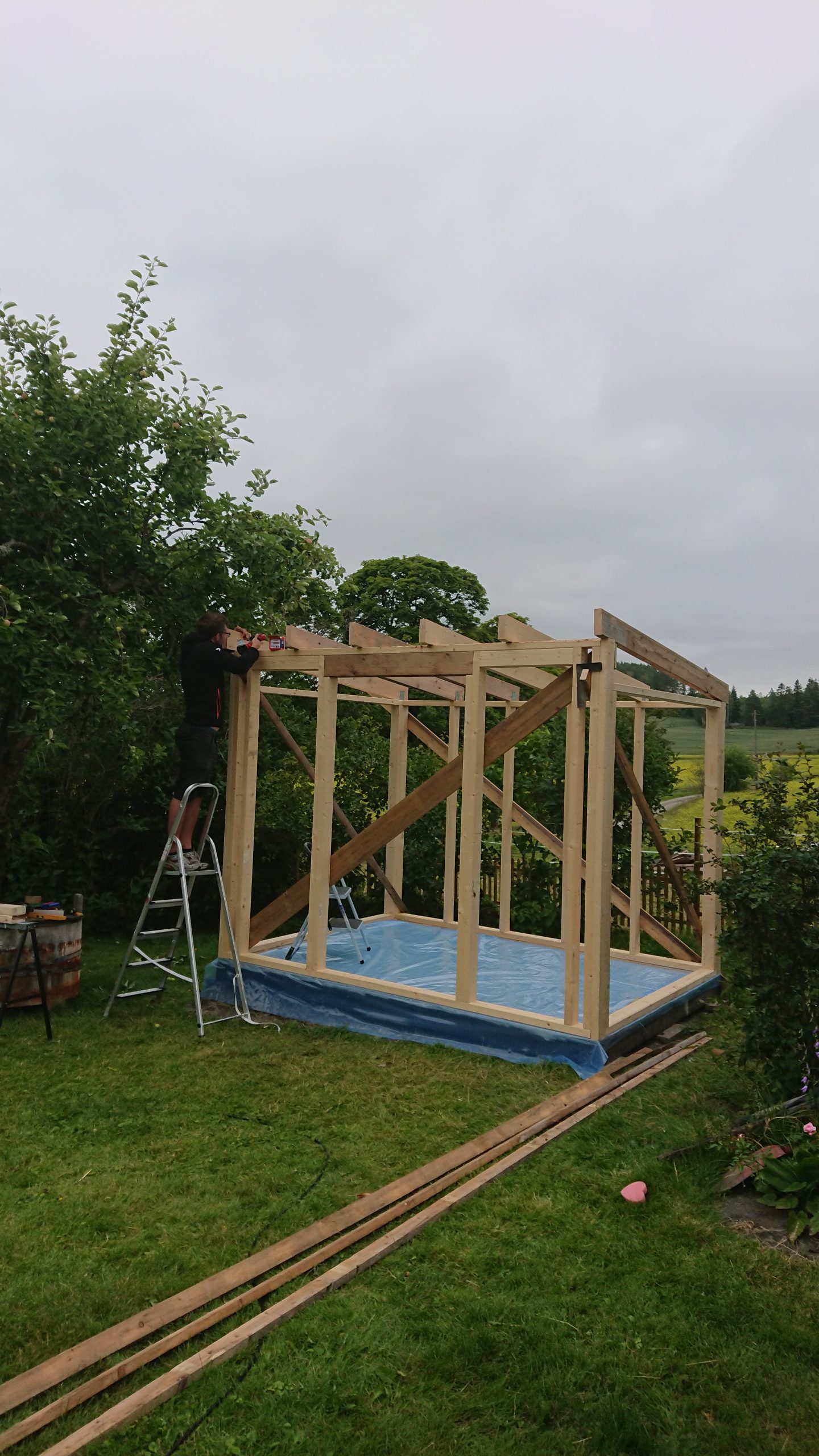 Litet uterum med fönster från 1865