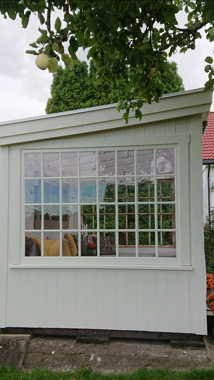 Litet uterum med fönster från 1865