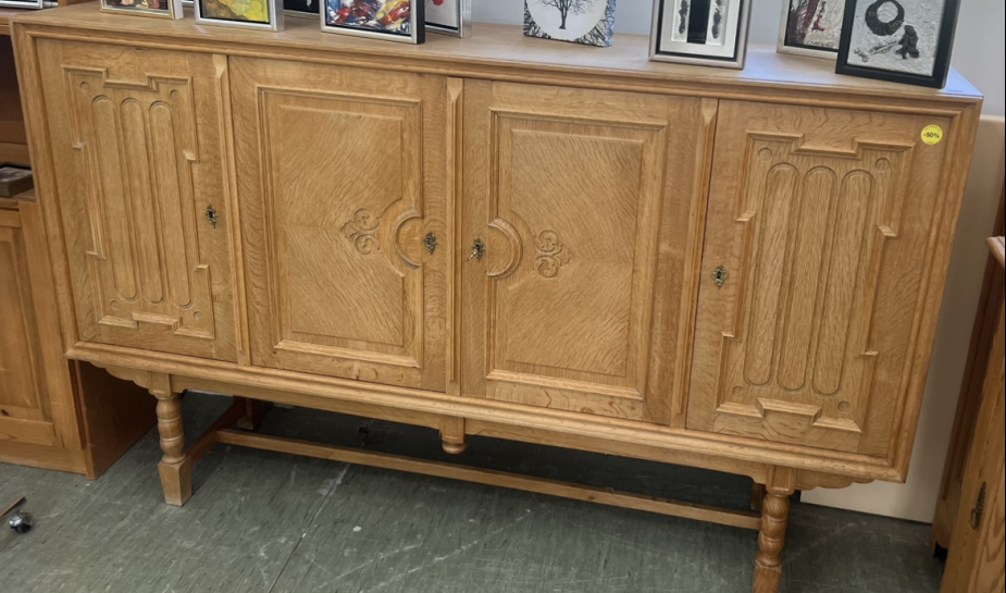 Gammel skænk med modene look