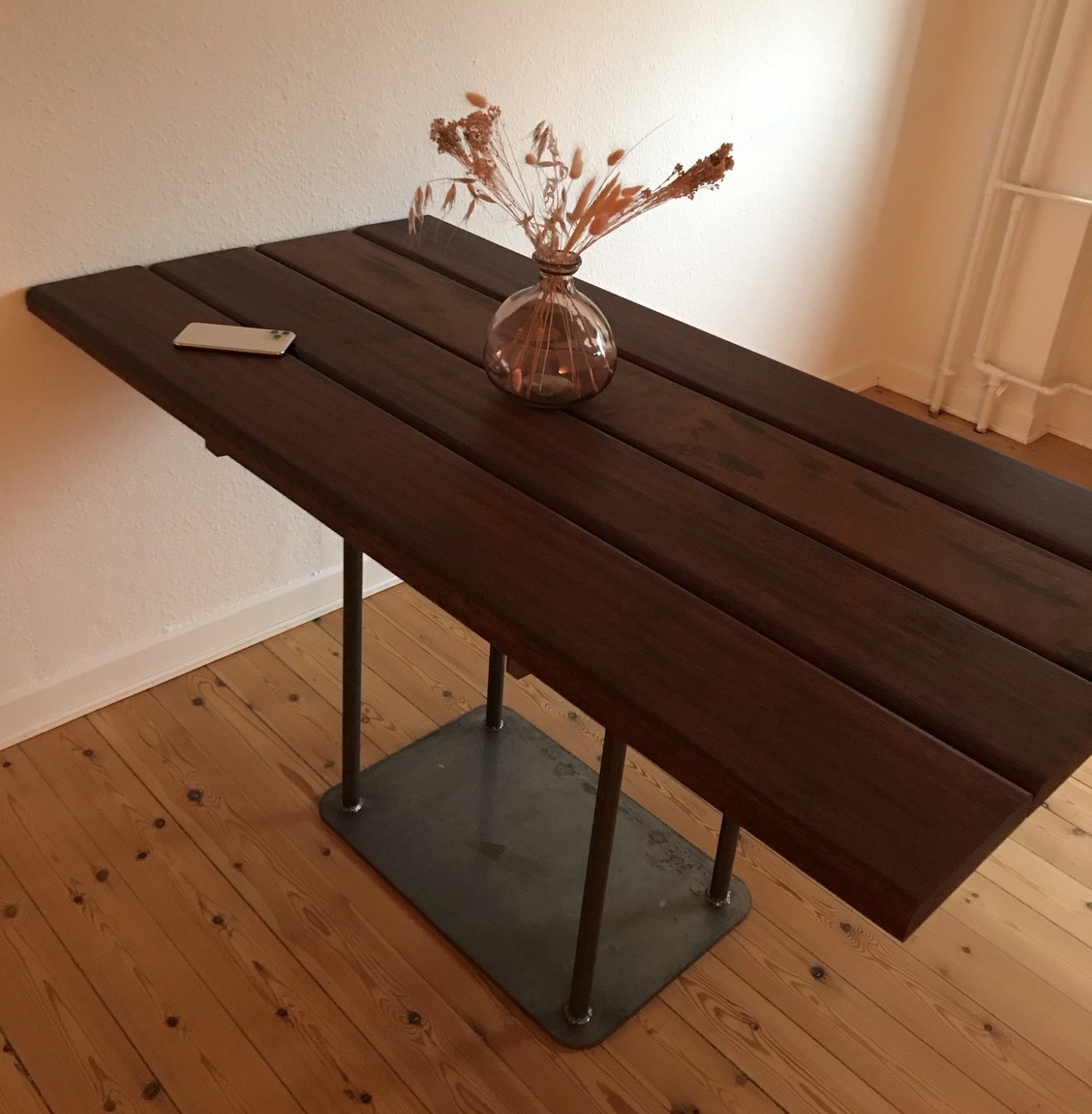 Mahonkipöytä kierrätyslaudoista