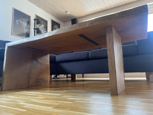 Sofabord af en egeplanke