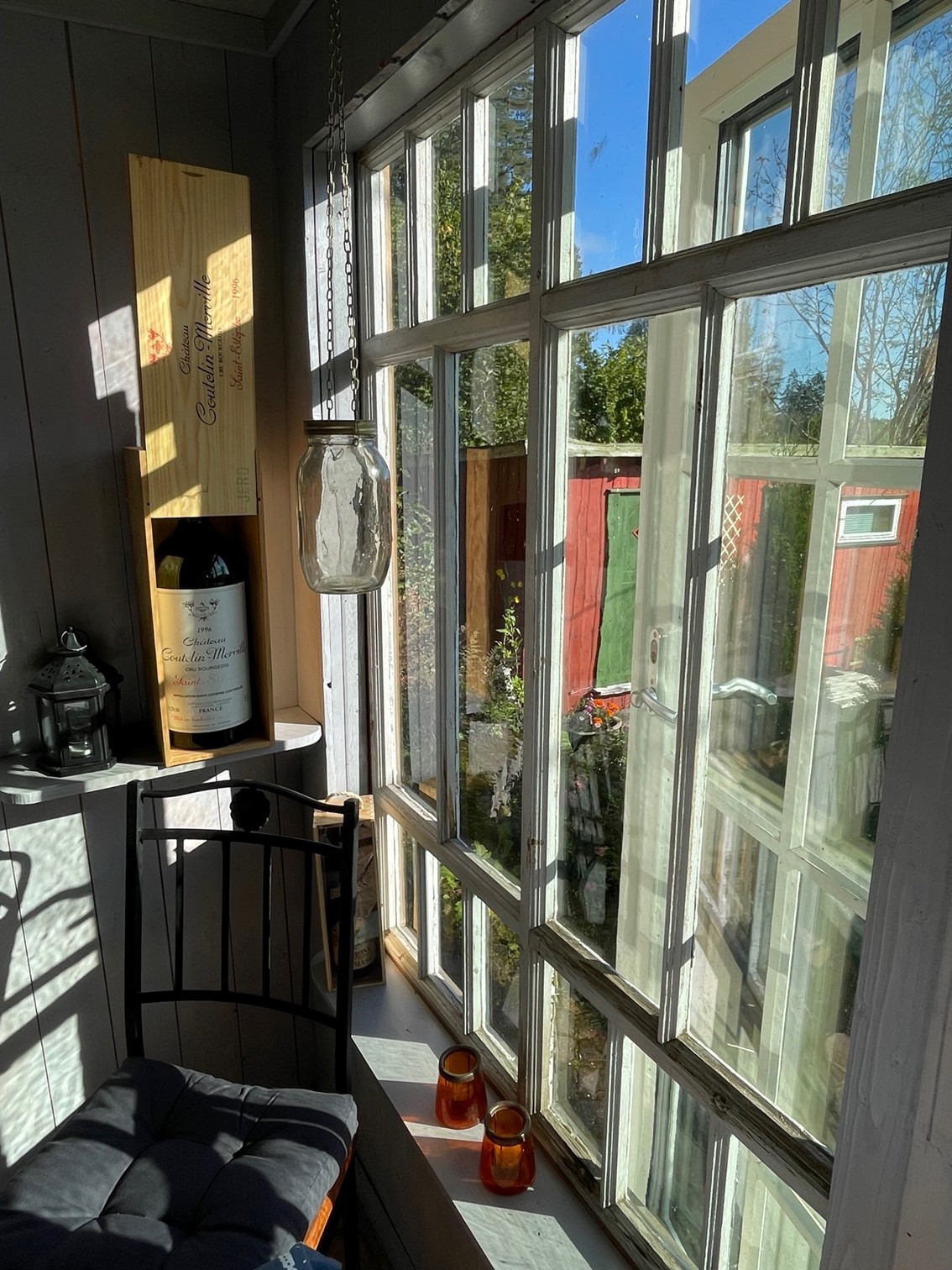 Stuga av återvunna material