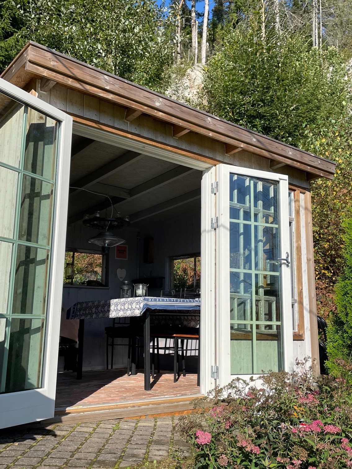 Stuga av återvunna material