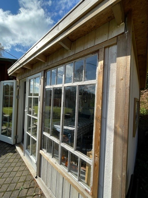 Stuga av återvunna material