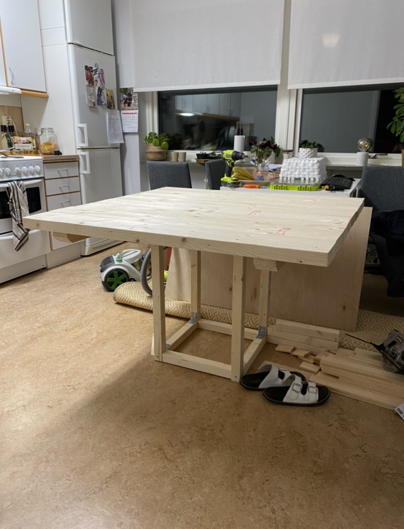 Spisebord med sokkel