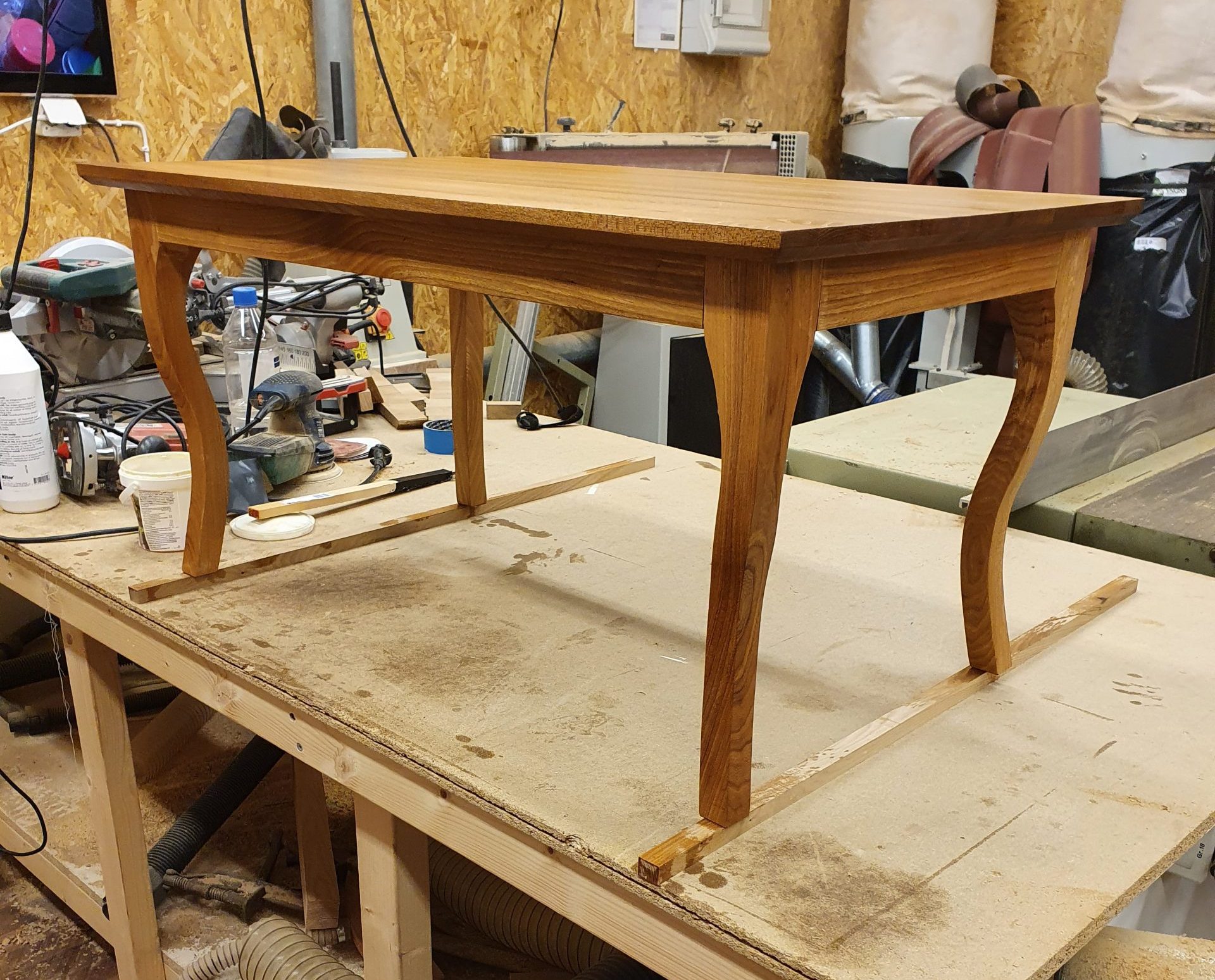 Sohvapöytä jalavasta