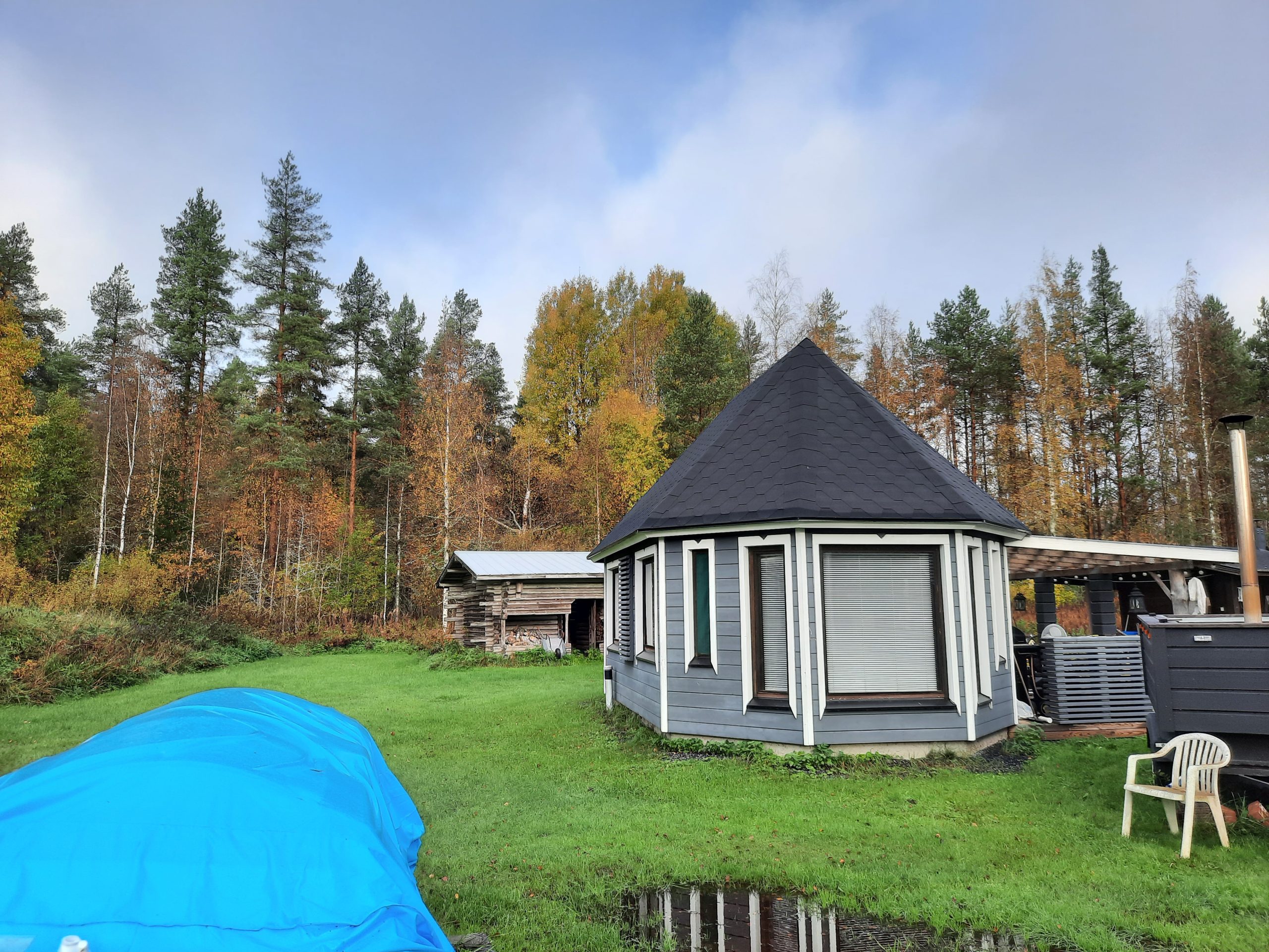 Man cave med liten terrass