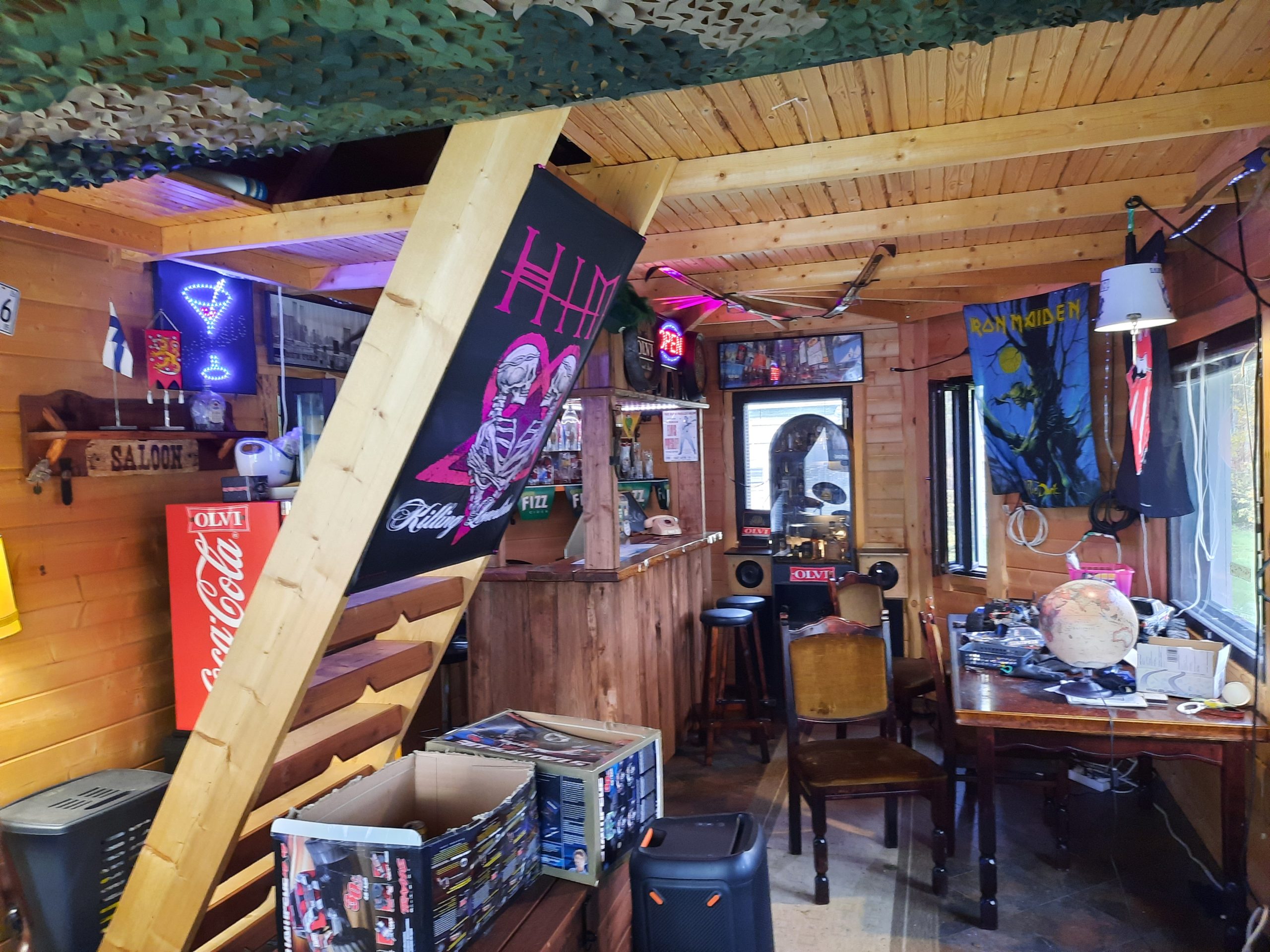 Man cave med liten terrass