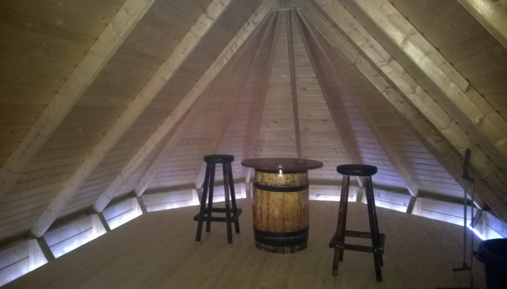 Man cave med liten terrass