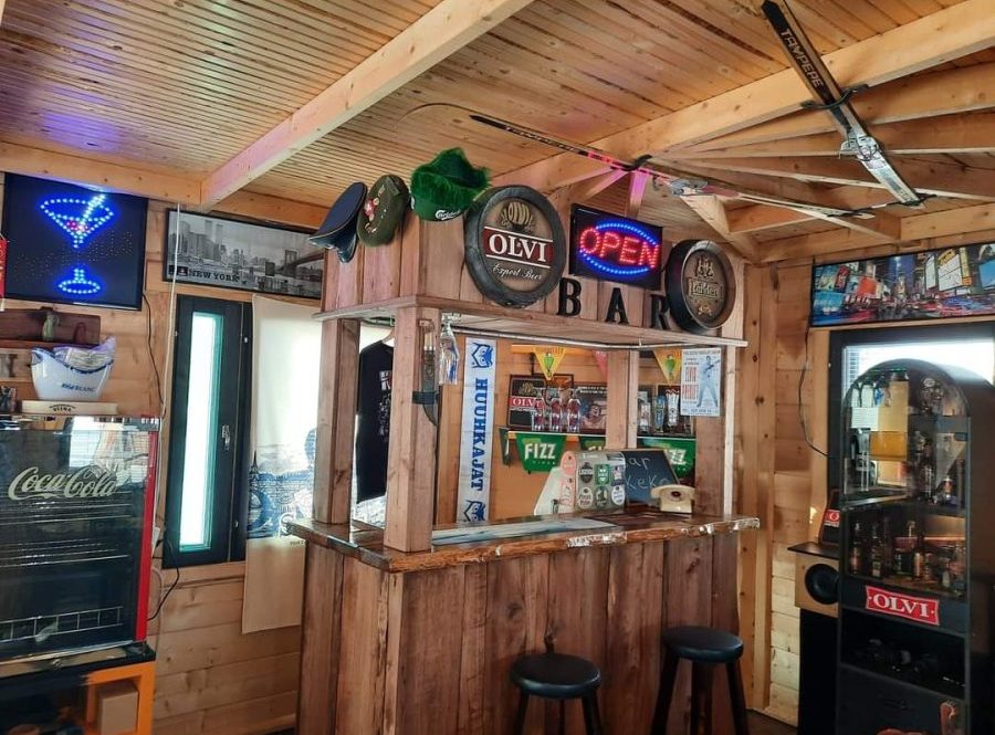 Man cave med liten terrass