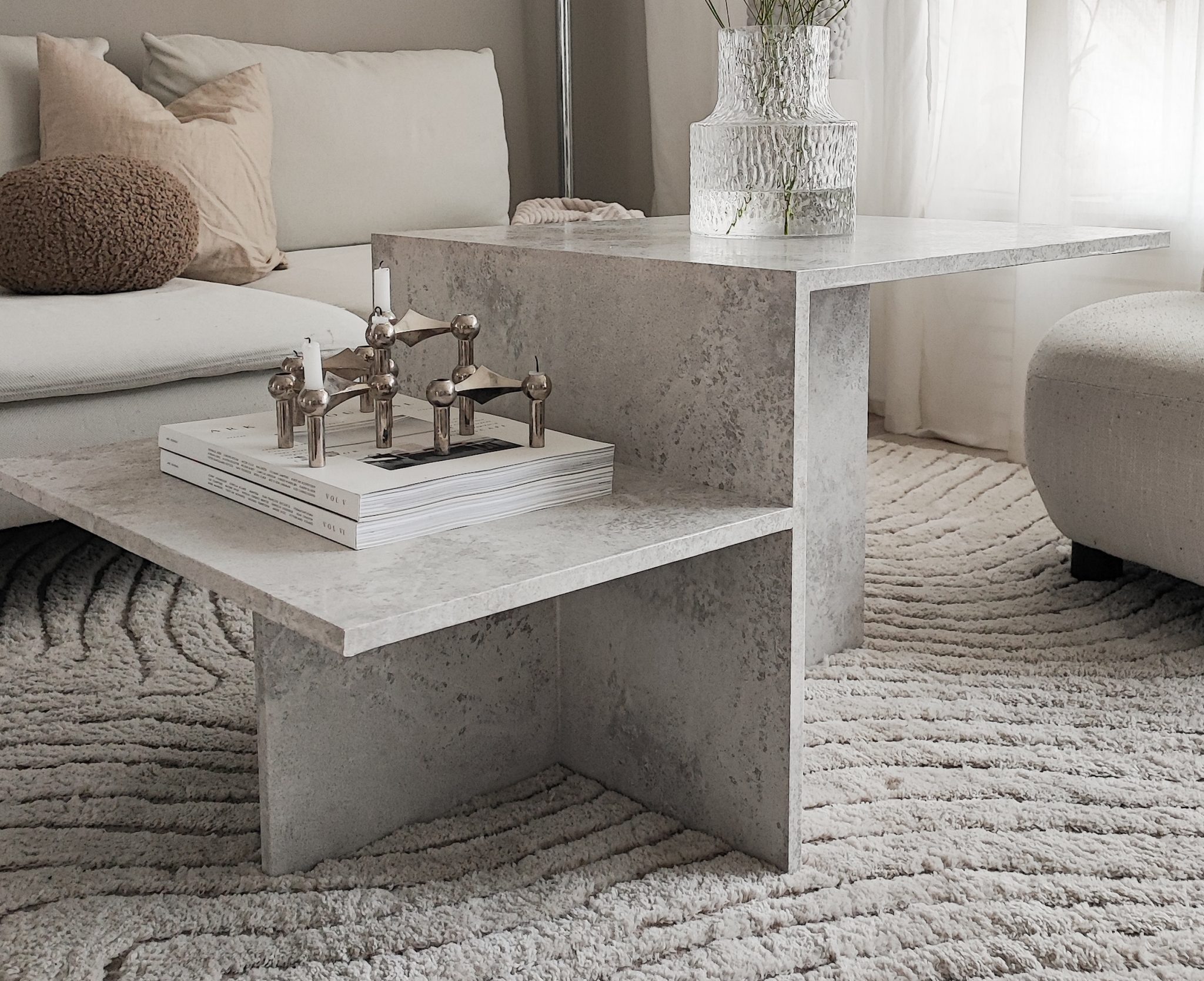 Sohvapöytä muovilevyistä