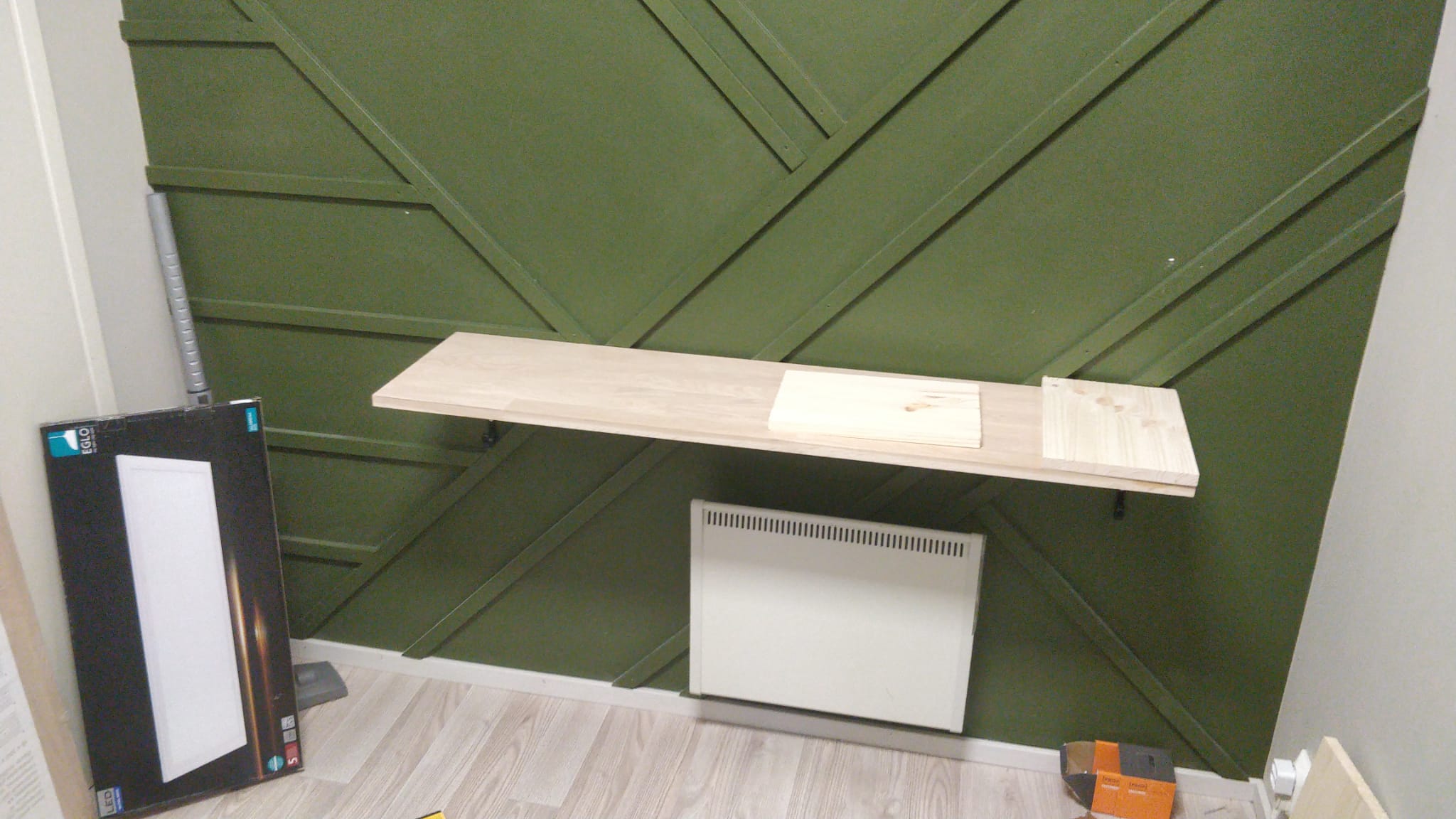 2-i-1 hylde og arbejdsstation