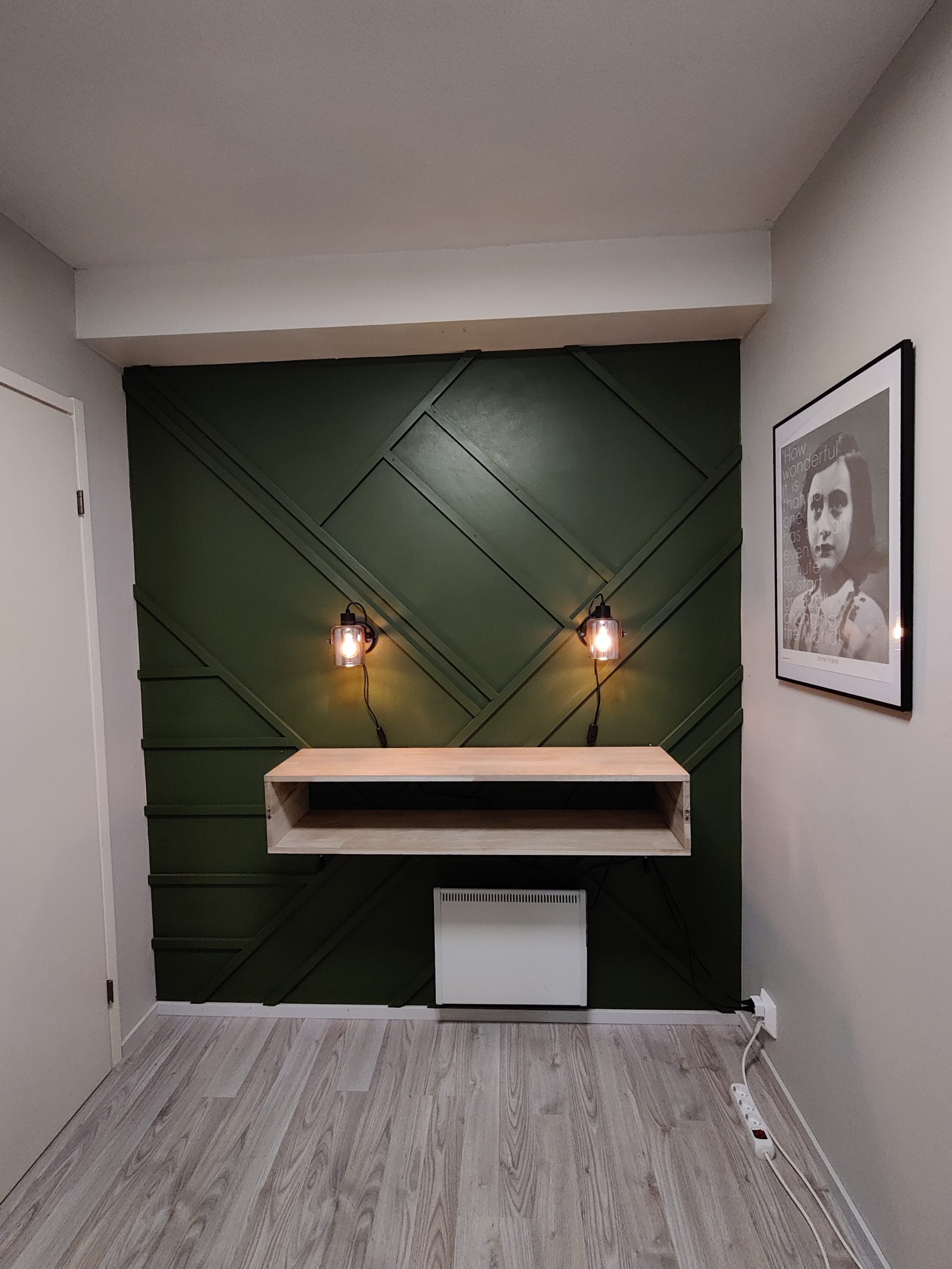 2-i-1 hylde og arbejdsstation