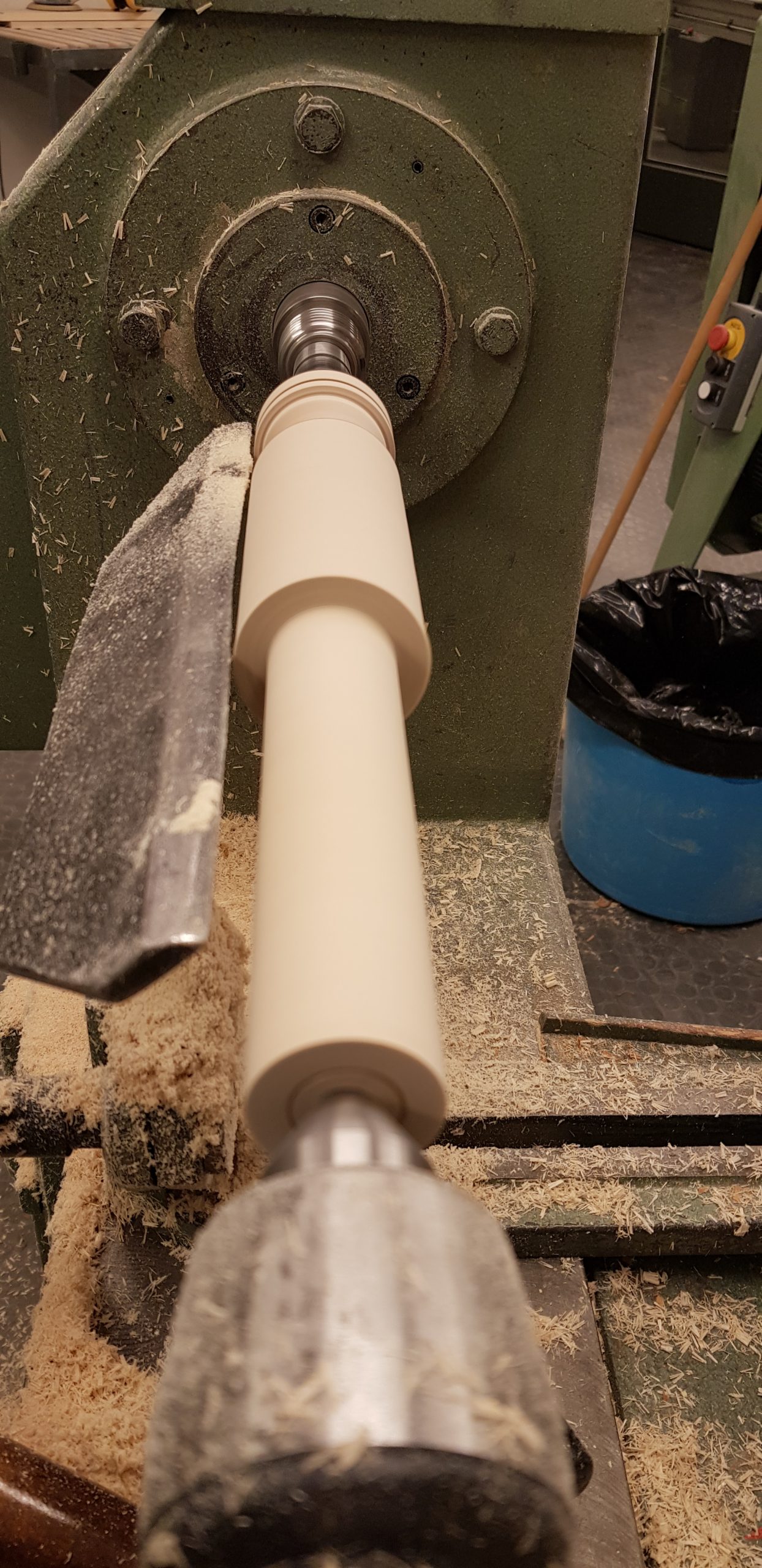 Bord med fire skuffer