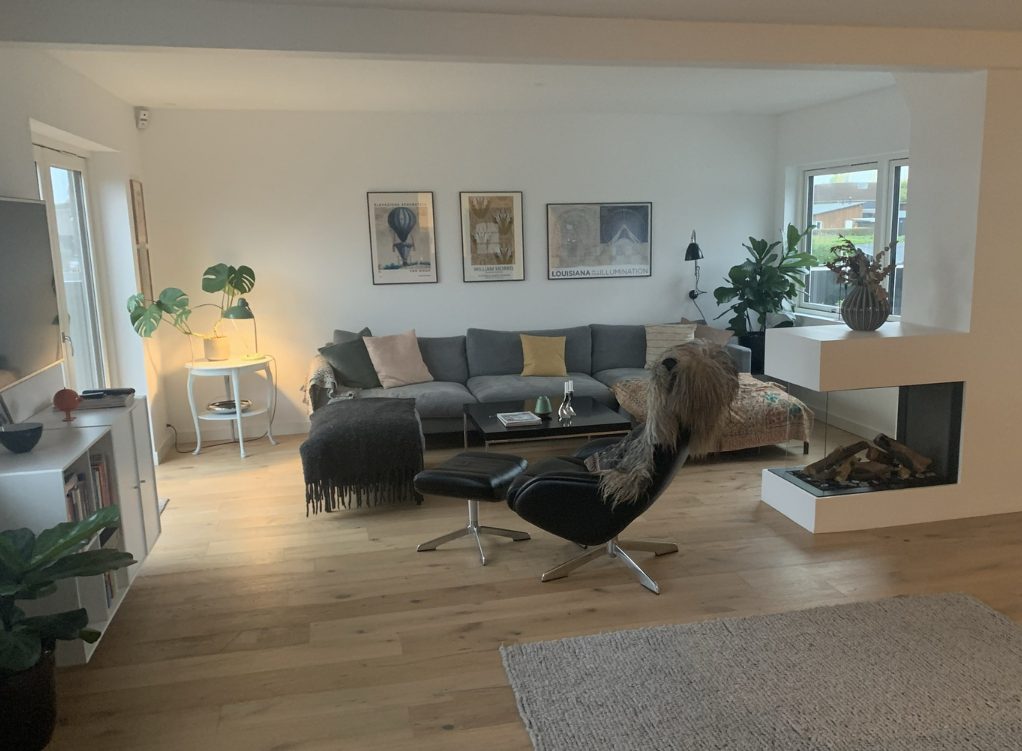 Vanhaan taloon liitetty lisäsiipi