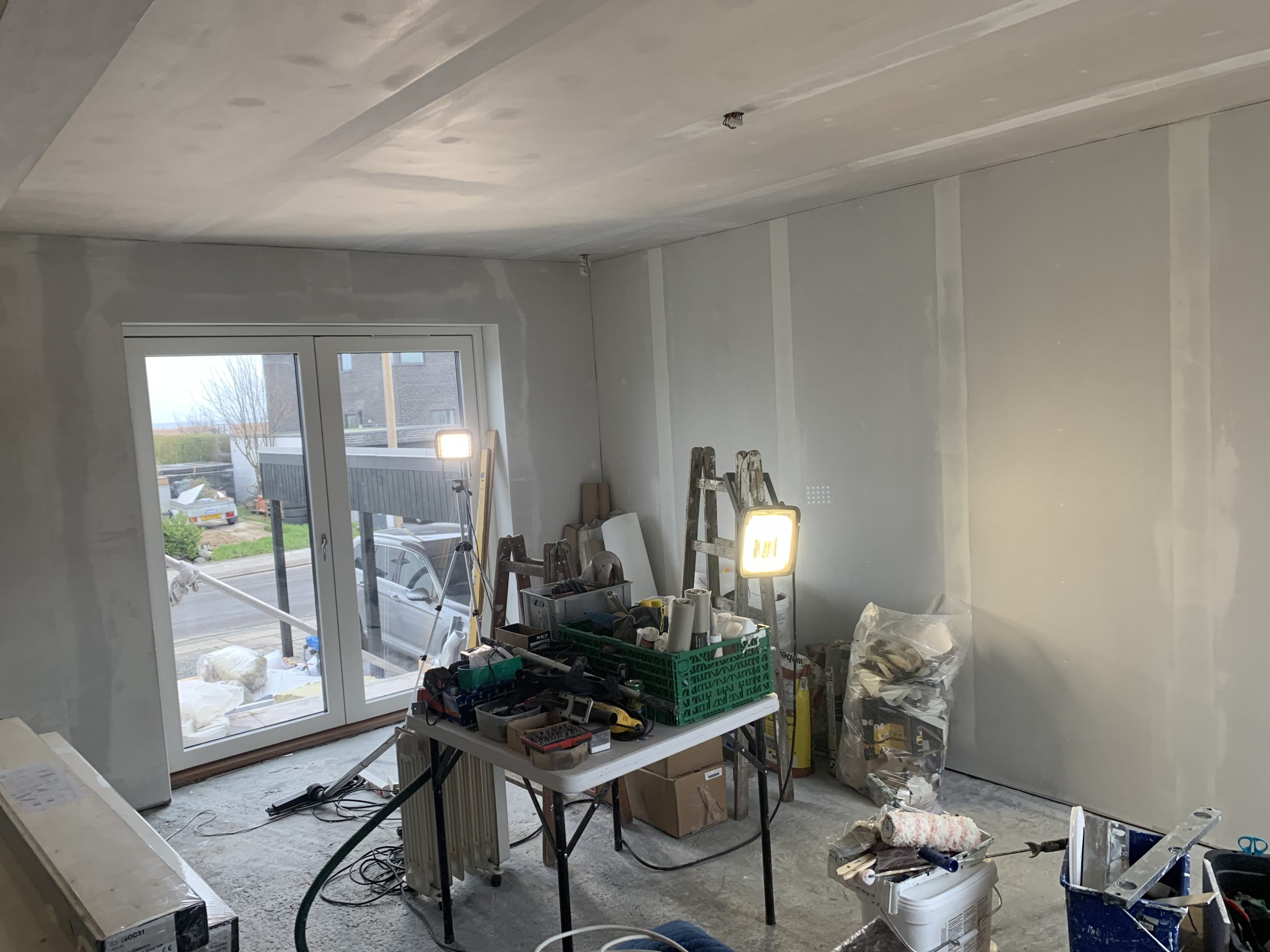 Tilbygning integreret i eksisterende beboelse.