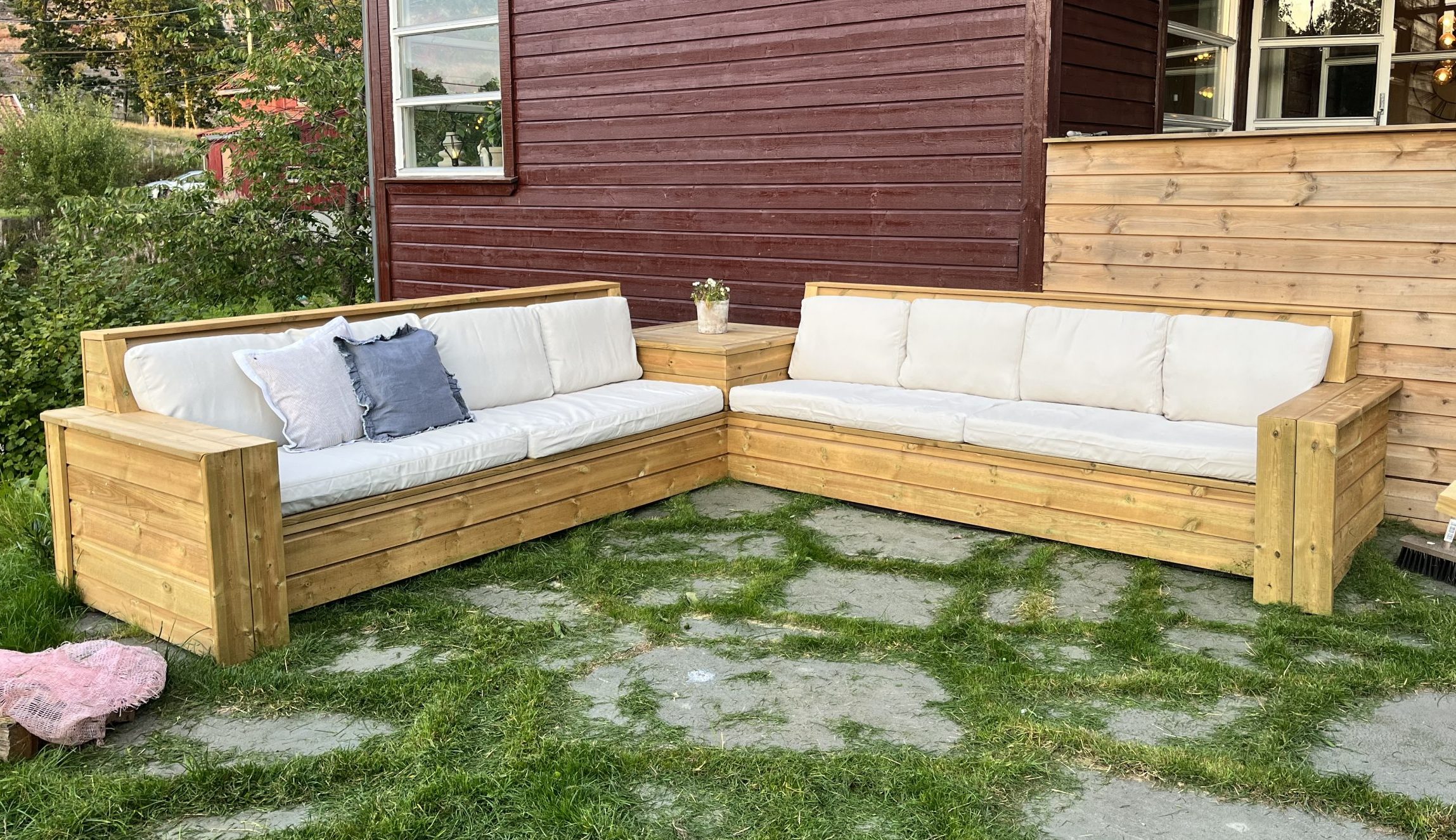 Trädgårdsmöbler av trallbrädor