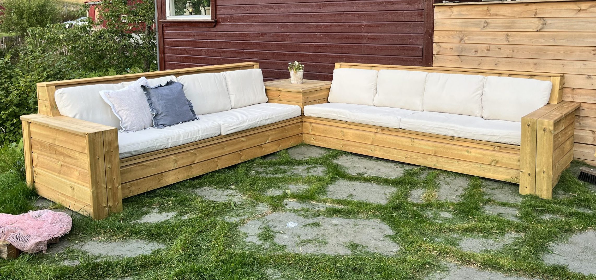 Pihakalusteet laudoista