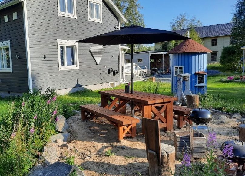 Trädgårdsmöbler av återvunnet virke