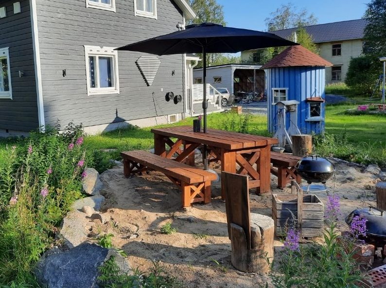 Pihakalusteet kierrätyspuusta