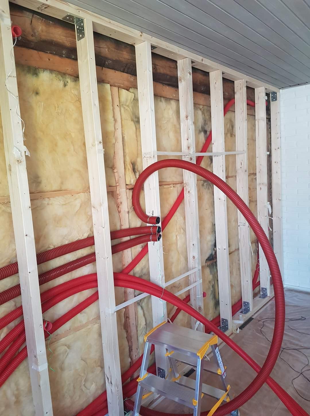 TV-vegg med ekstra isolasjon