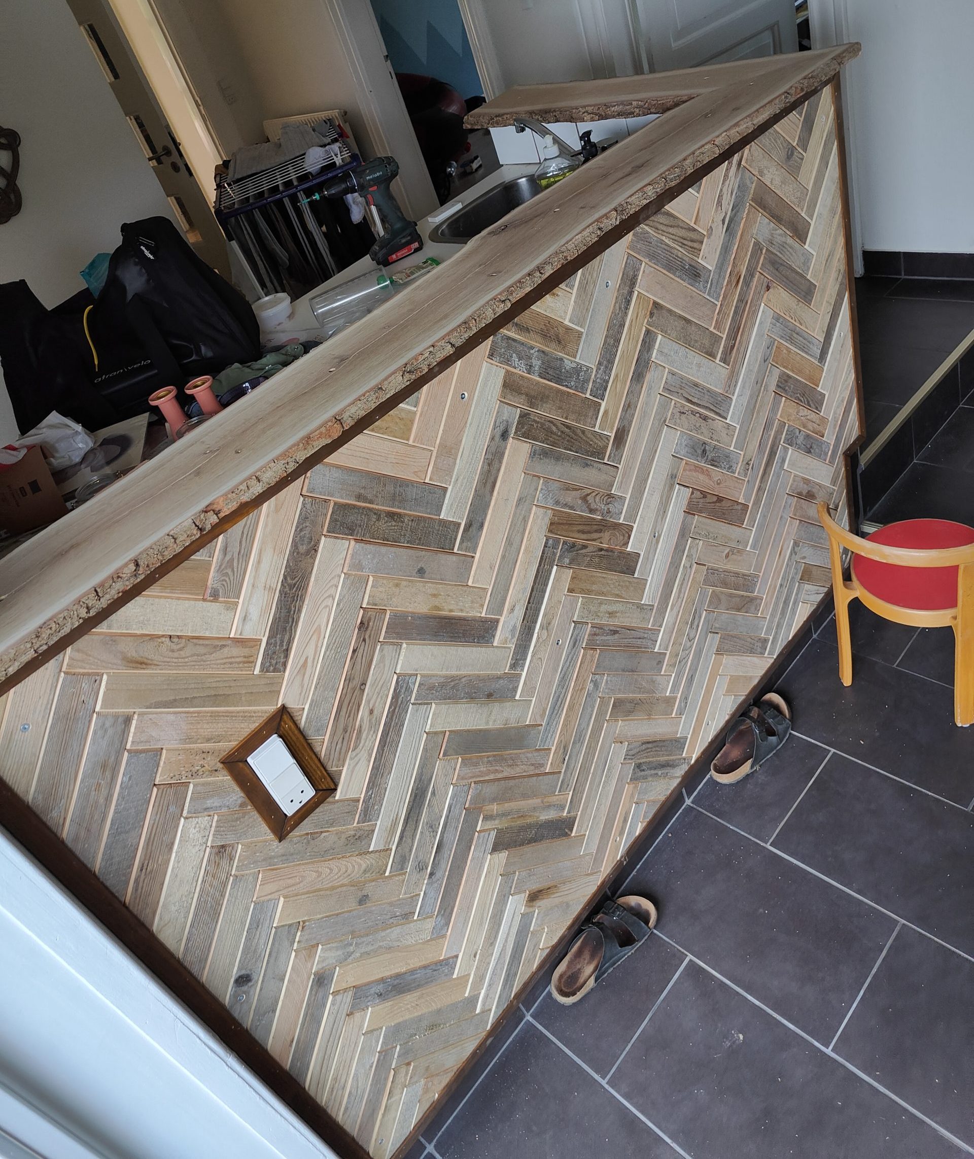 Halvvägg med fiskben