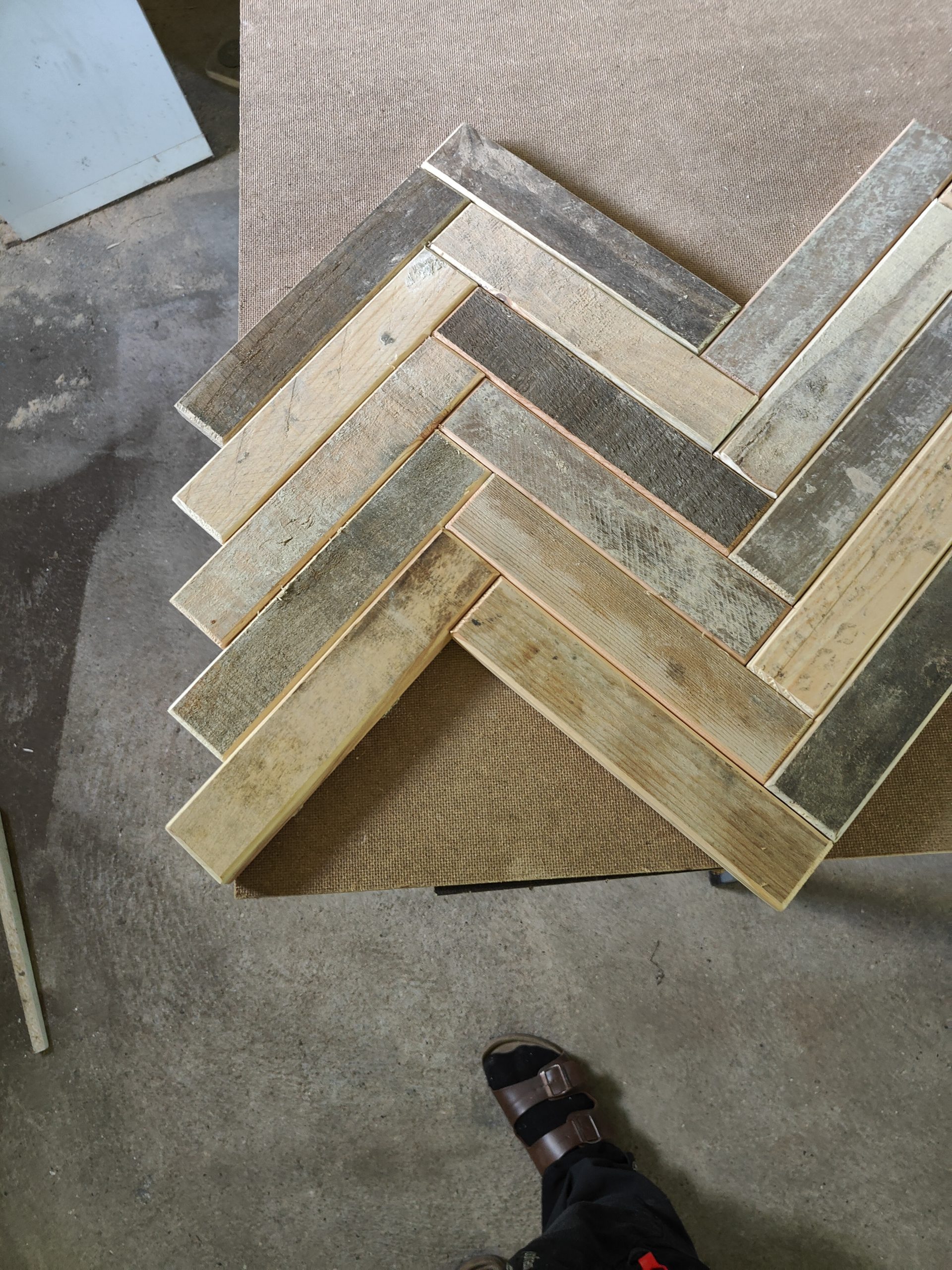 Halvvegg med fiskebein