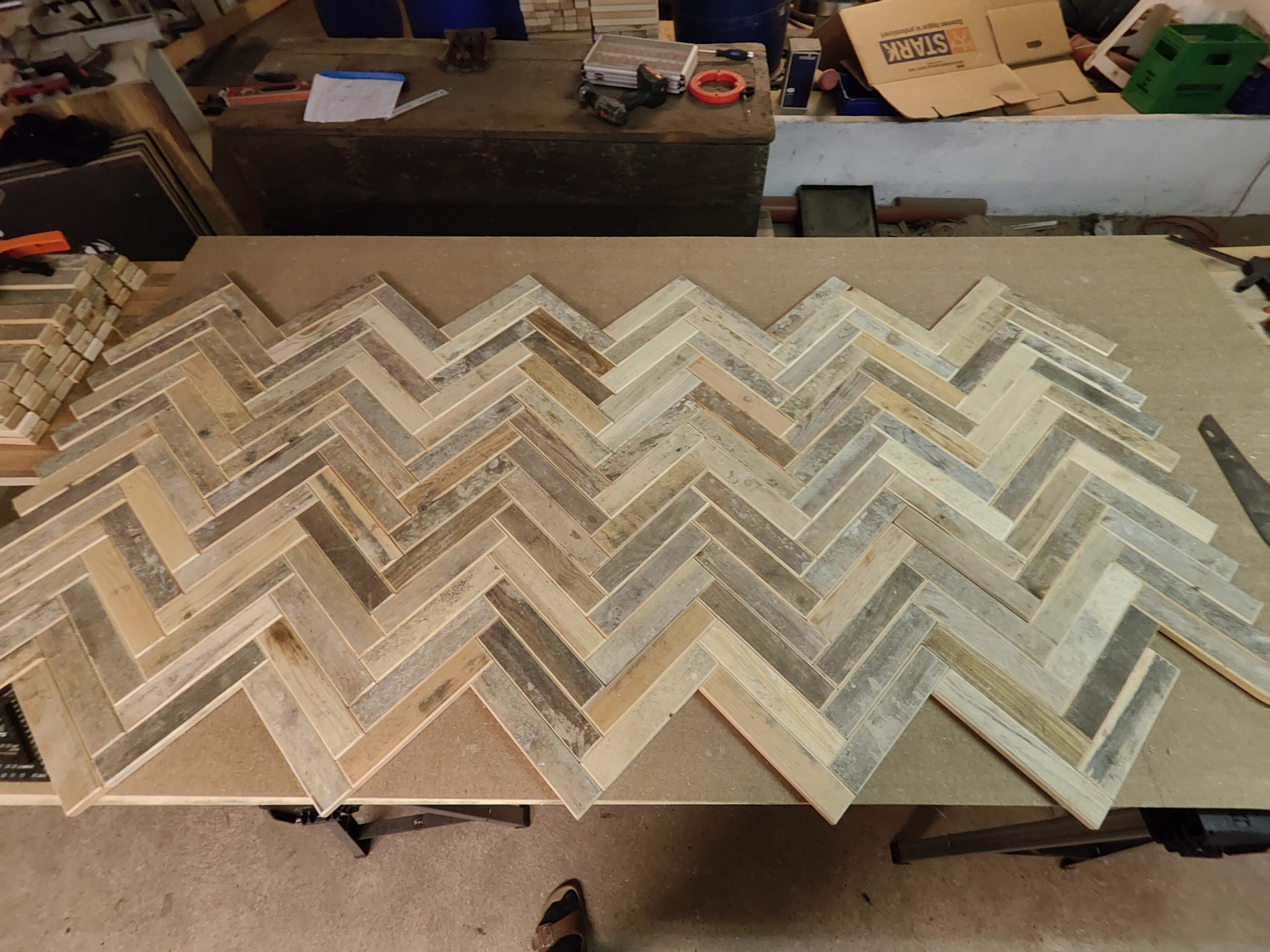 Halvvegg med fiskebein