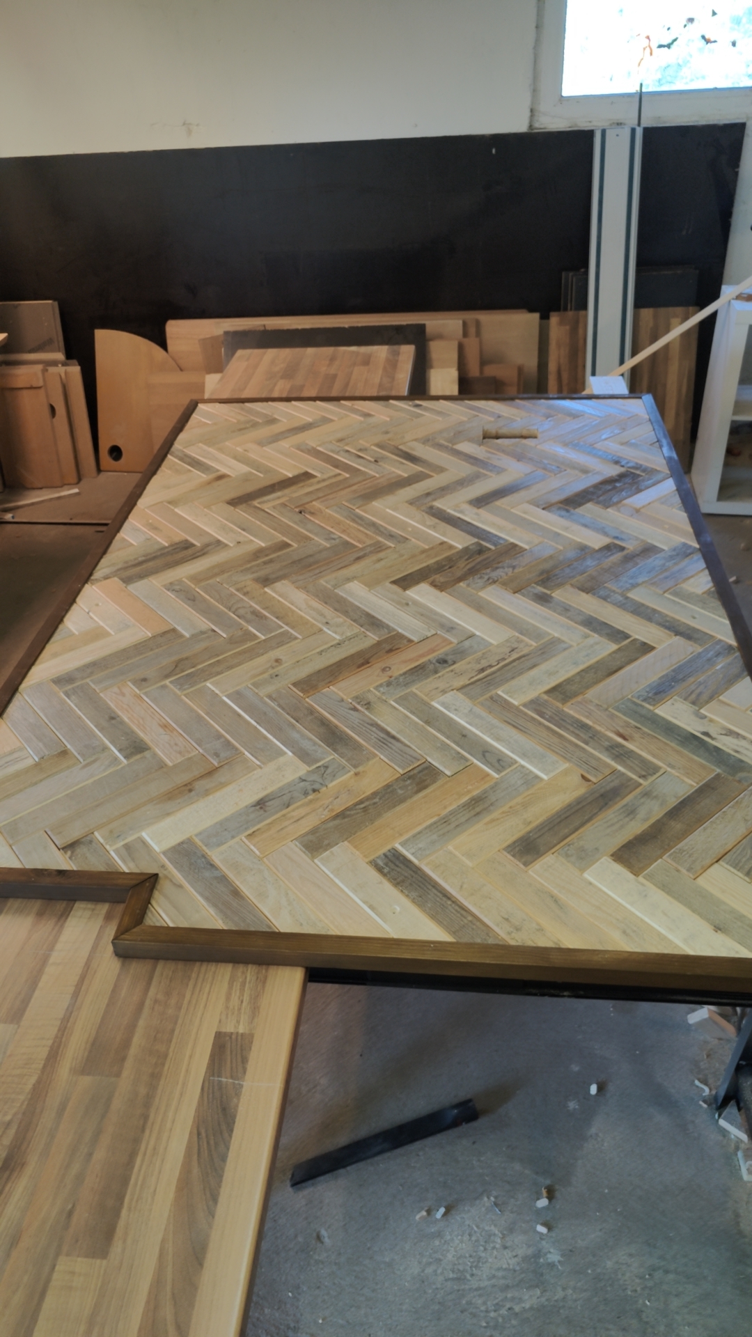 Halvvegg med fiskebein