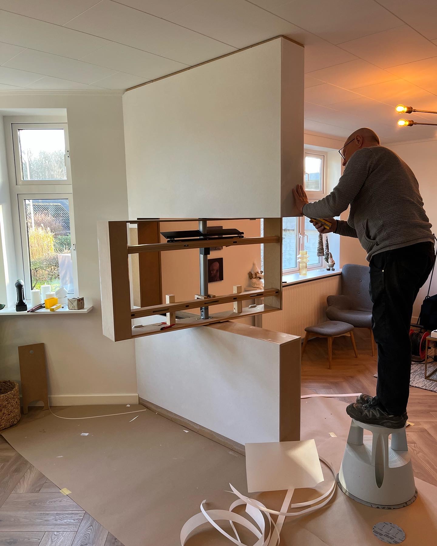 Halvvegg med innbygd TV