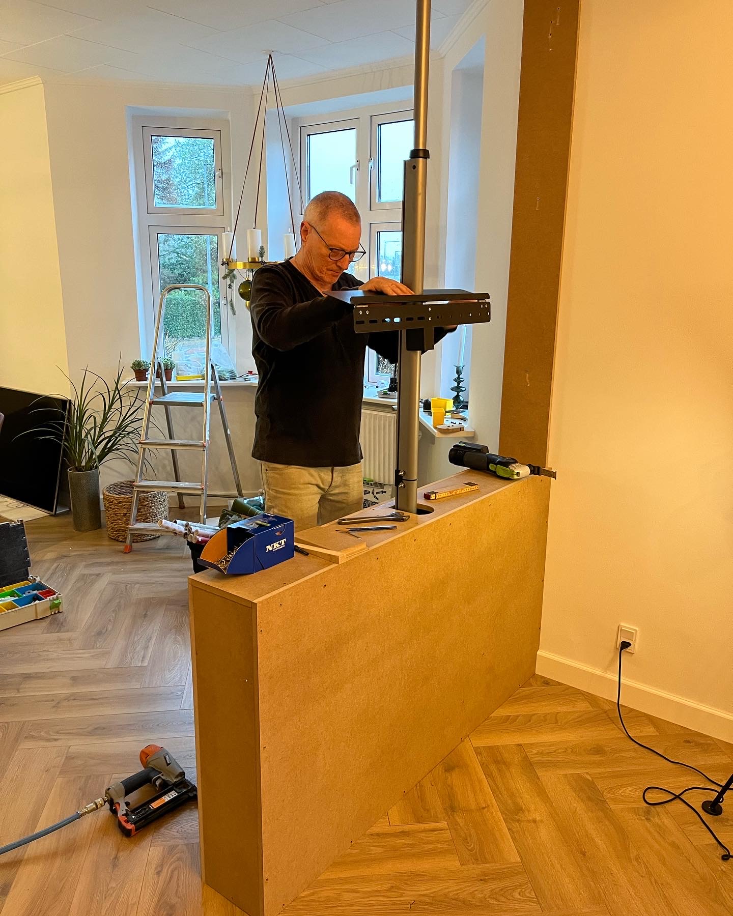 Halvvegg med innbygd TV