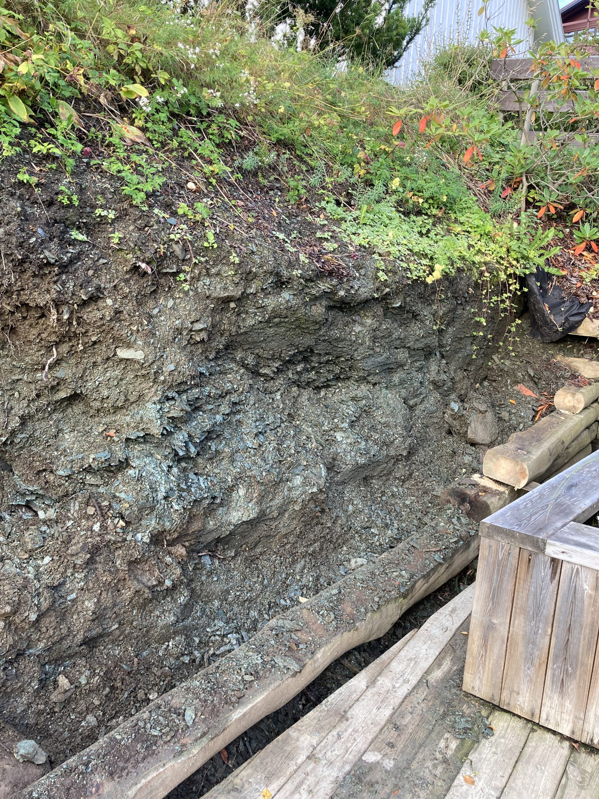 Istutuslaatikko hirsistä