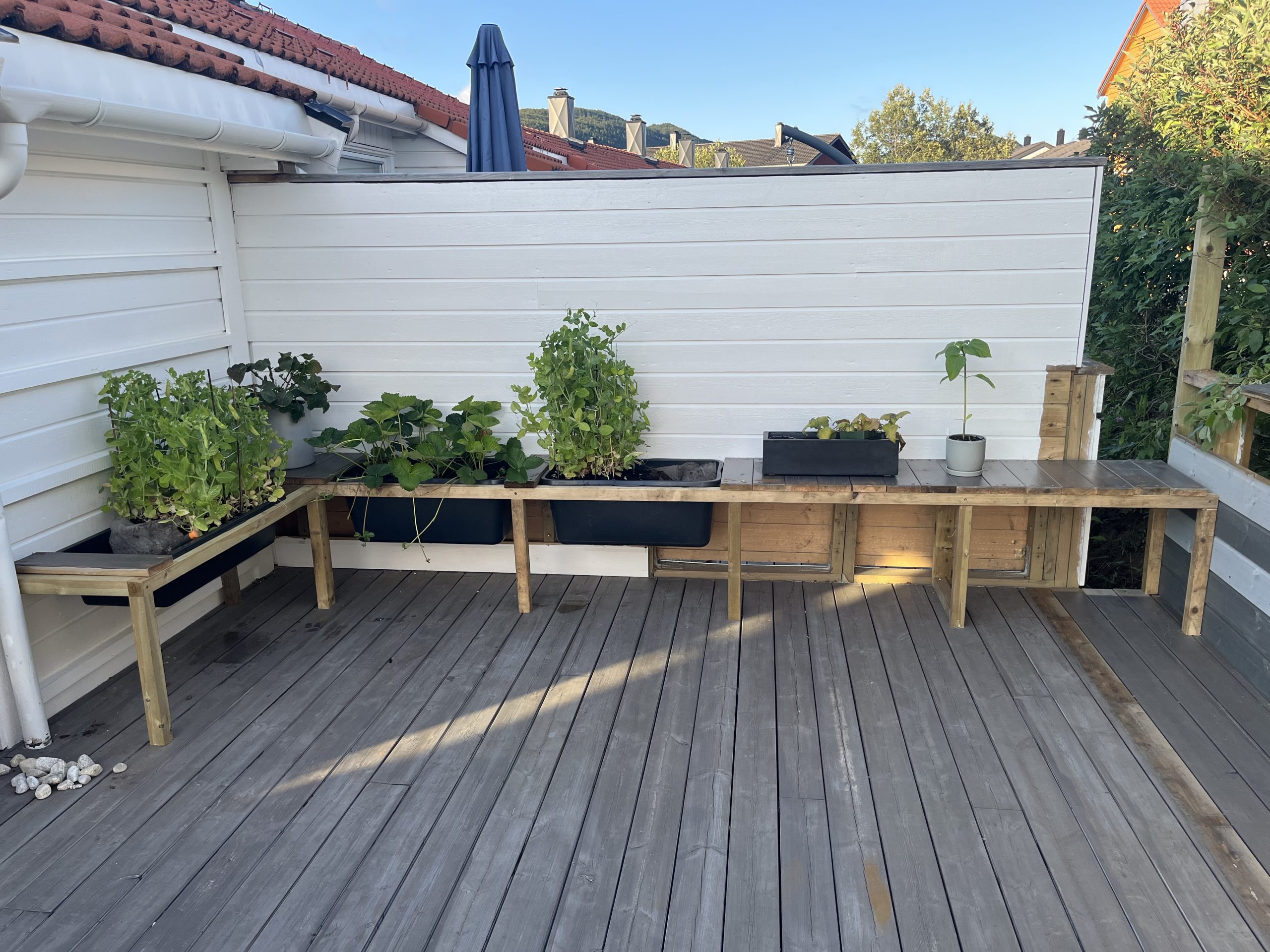 Kukkalaatikot säilytystilalla