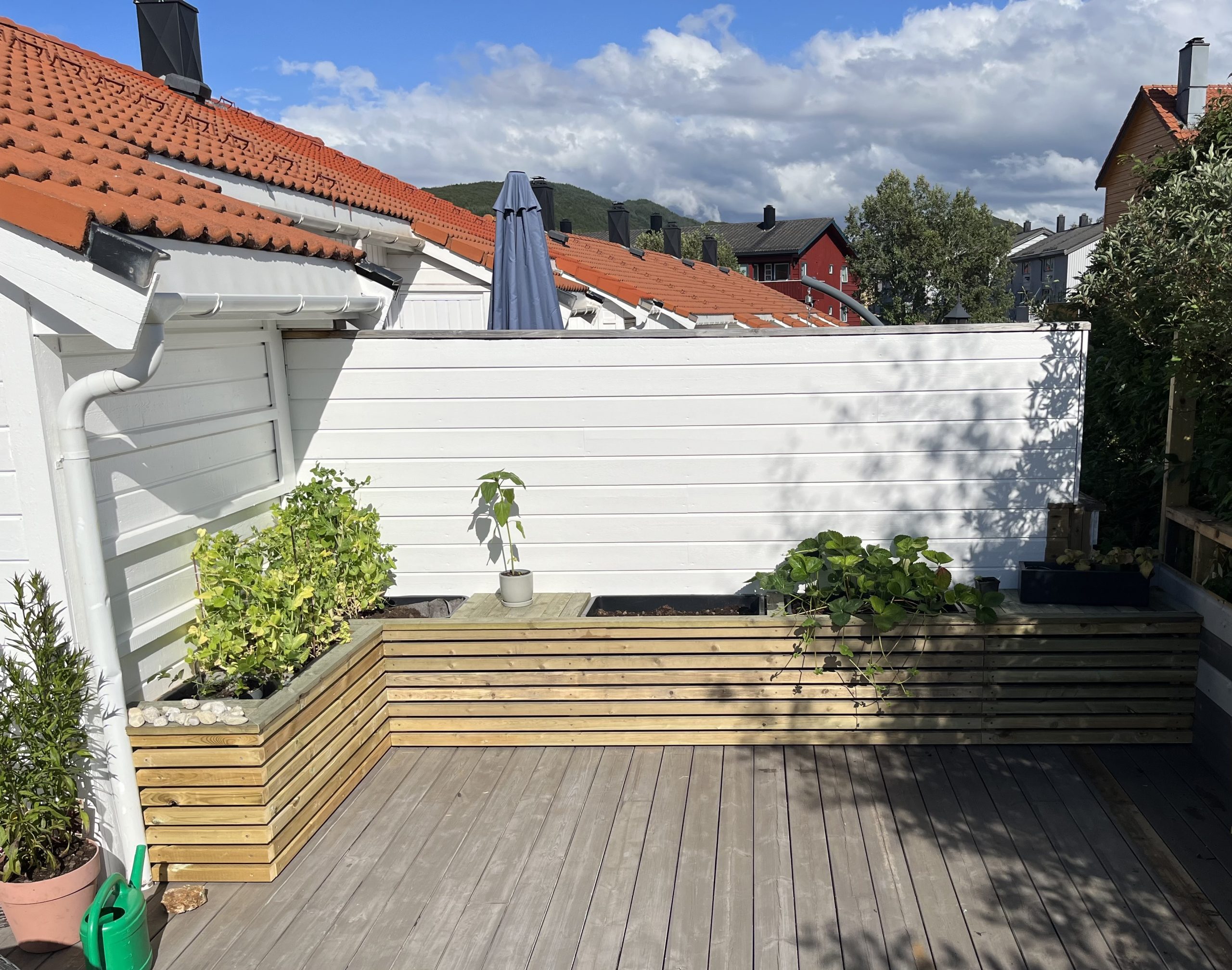 Kukkalaatikot säilytystilalla