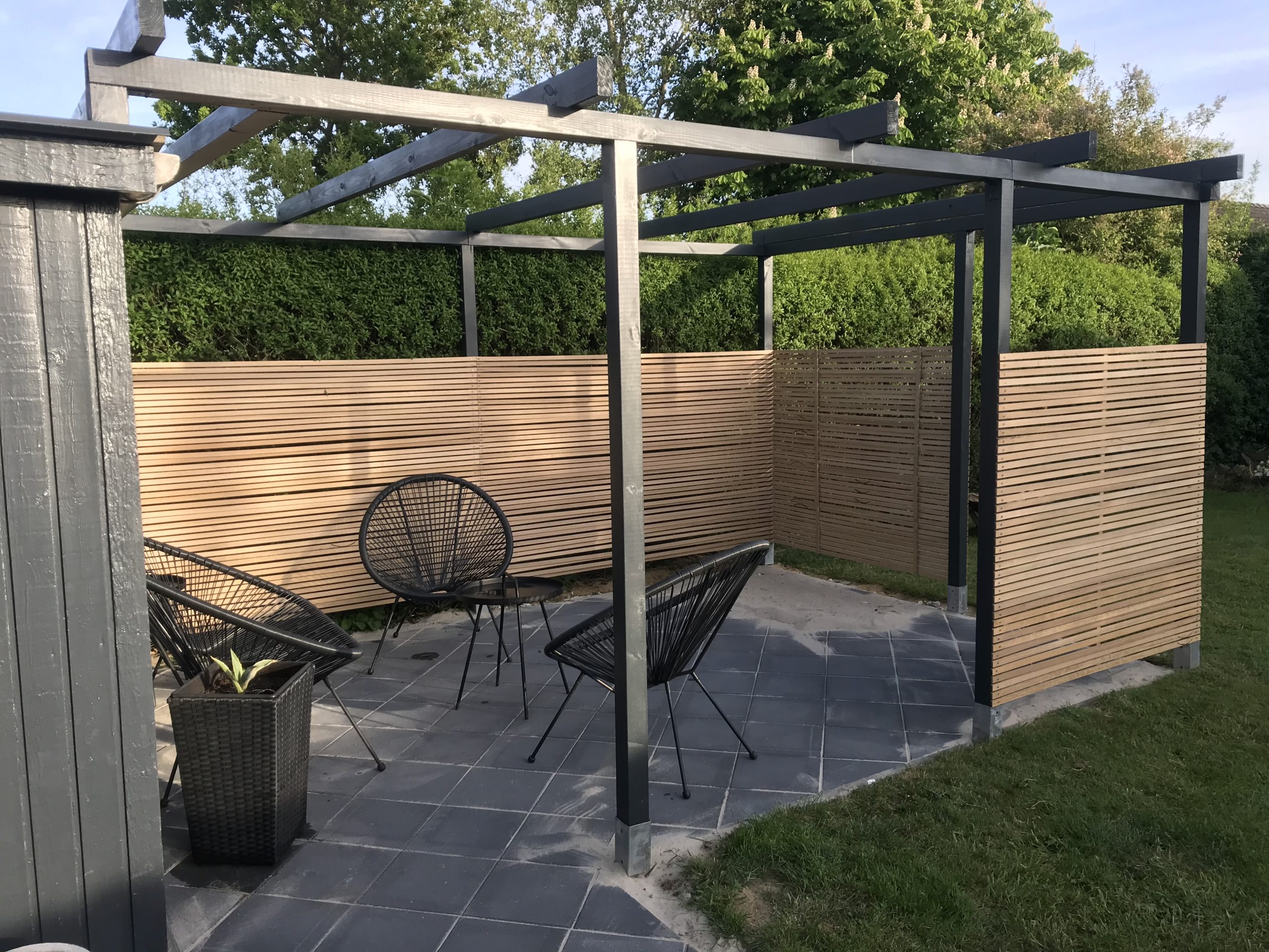 Pergola med listekledning
